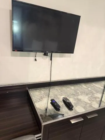 TV and multimedia in GO2 Inn & Suites by Relianse - El Paso