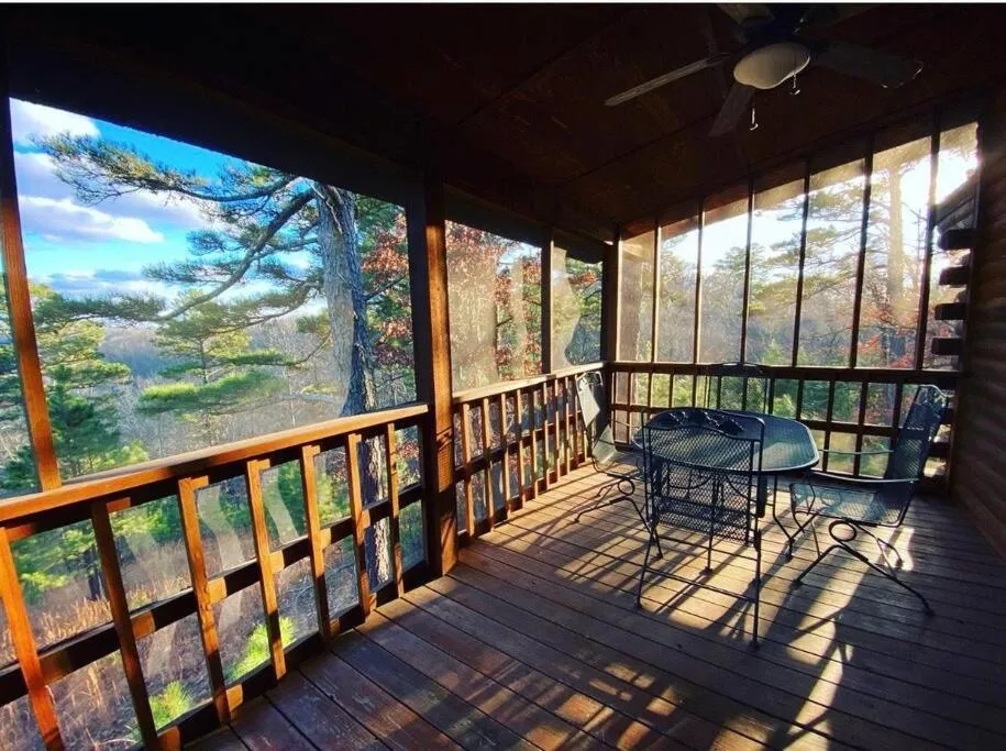 Chalet with a view at Bear Mountain - Hottub