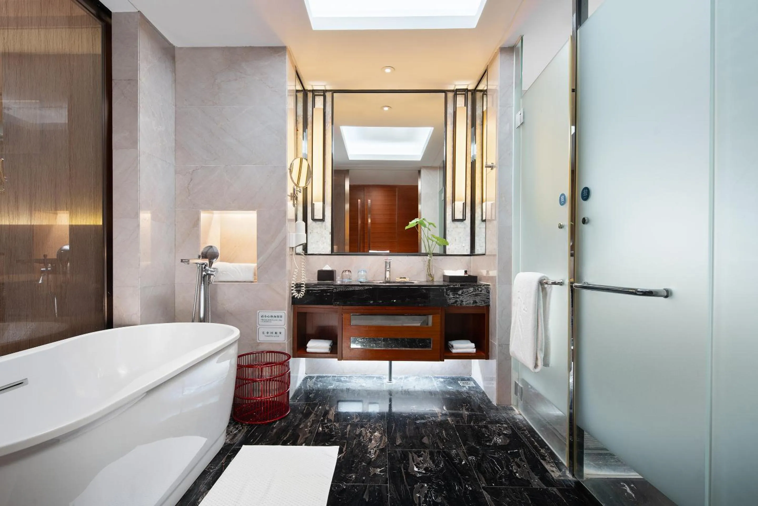 Bath in Country Garden Golden Beach Spring Hotel