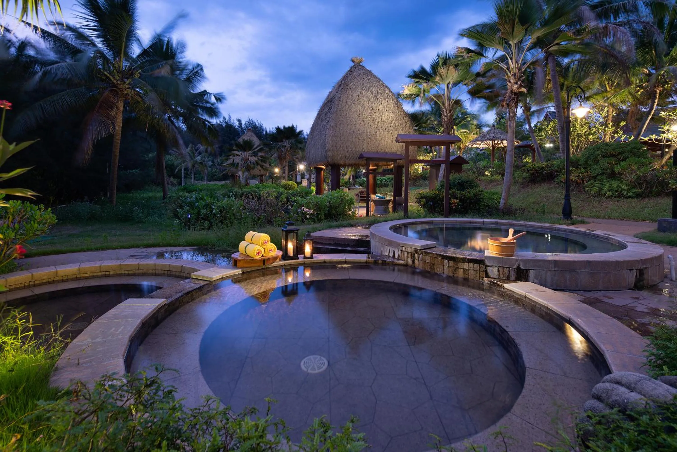 Hot Spring Bath in Country Garden Golden Beach Spring Hotel