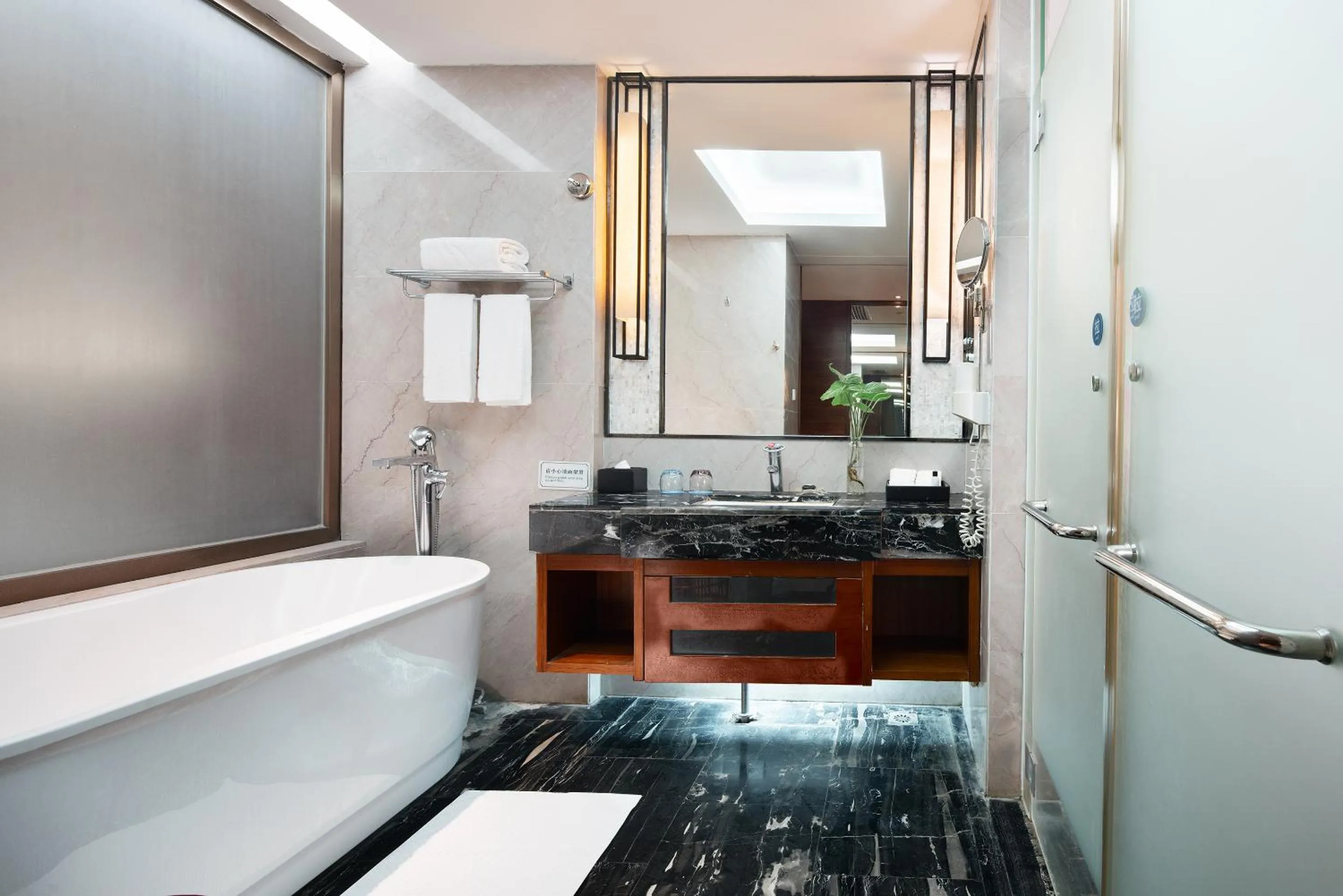 Bathroom in Country Garden Golden Beach Spring Hotel