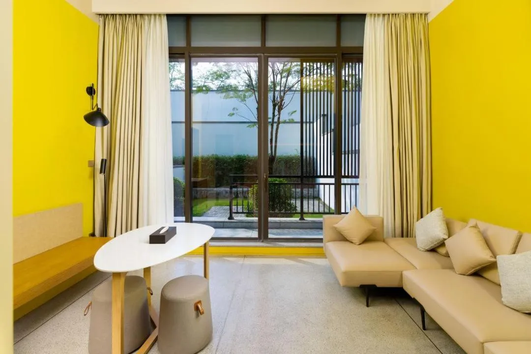 Seating area in SongShan Lake PingShang Serviced Hotel