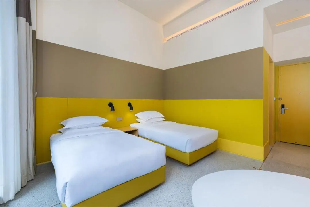 Deluxe Twin Room in SongShan Lake PingShang Serviced Hotel