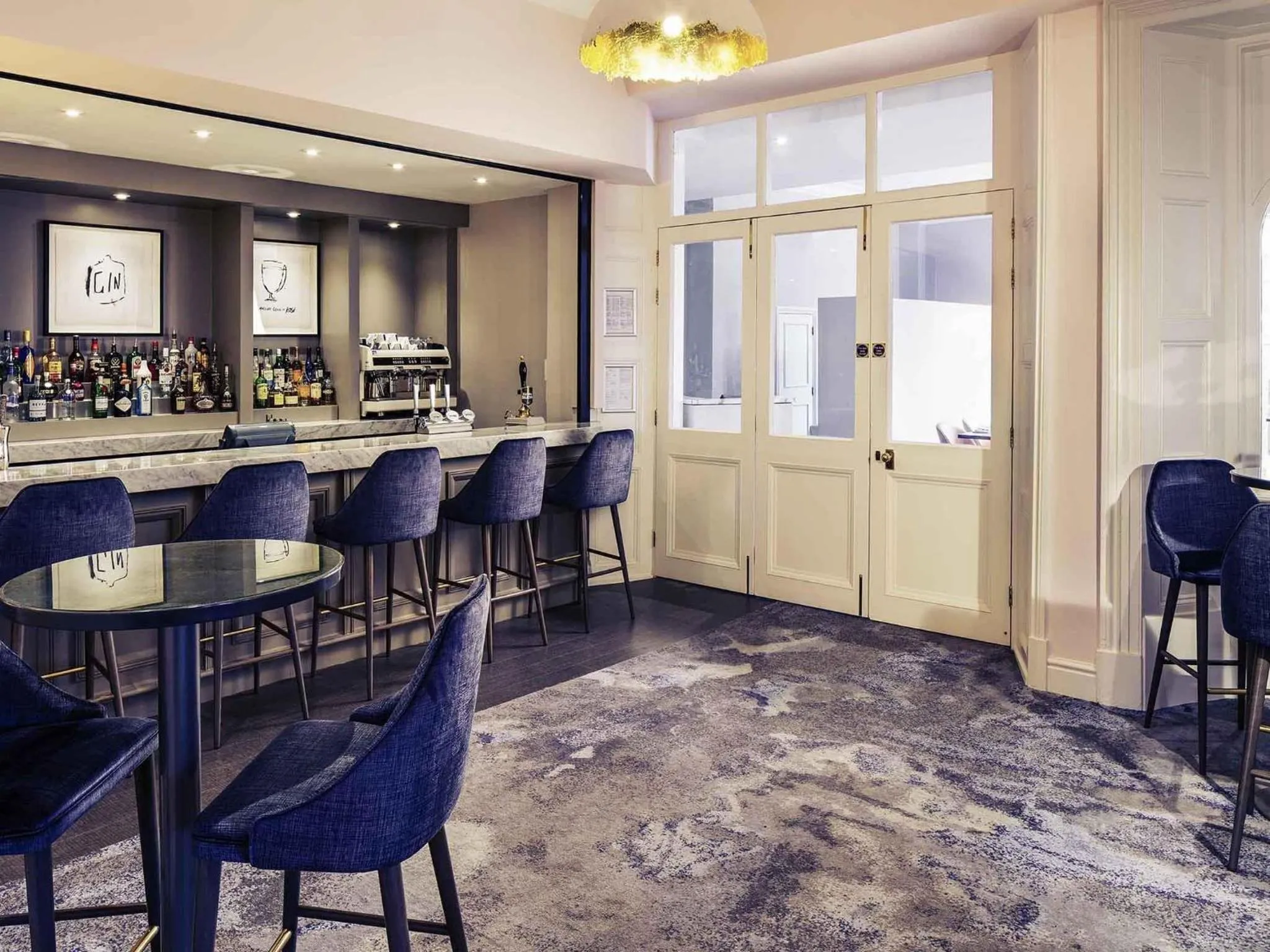 Lounge or bar in Mercure Gloucester Bowden Hall Hotel