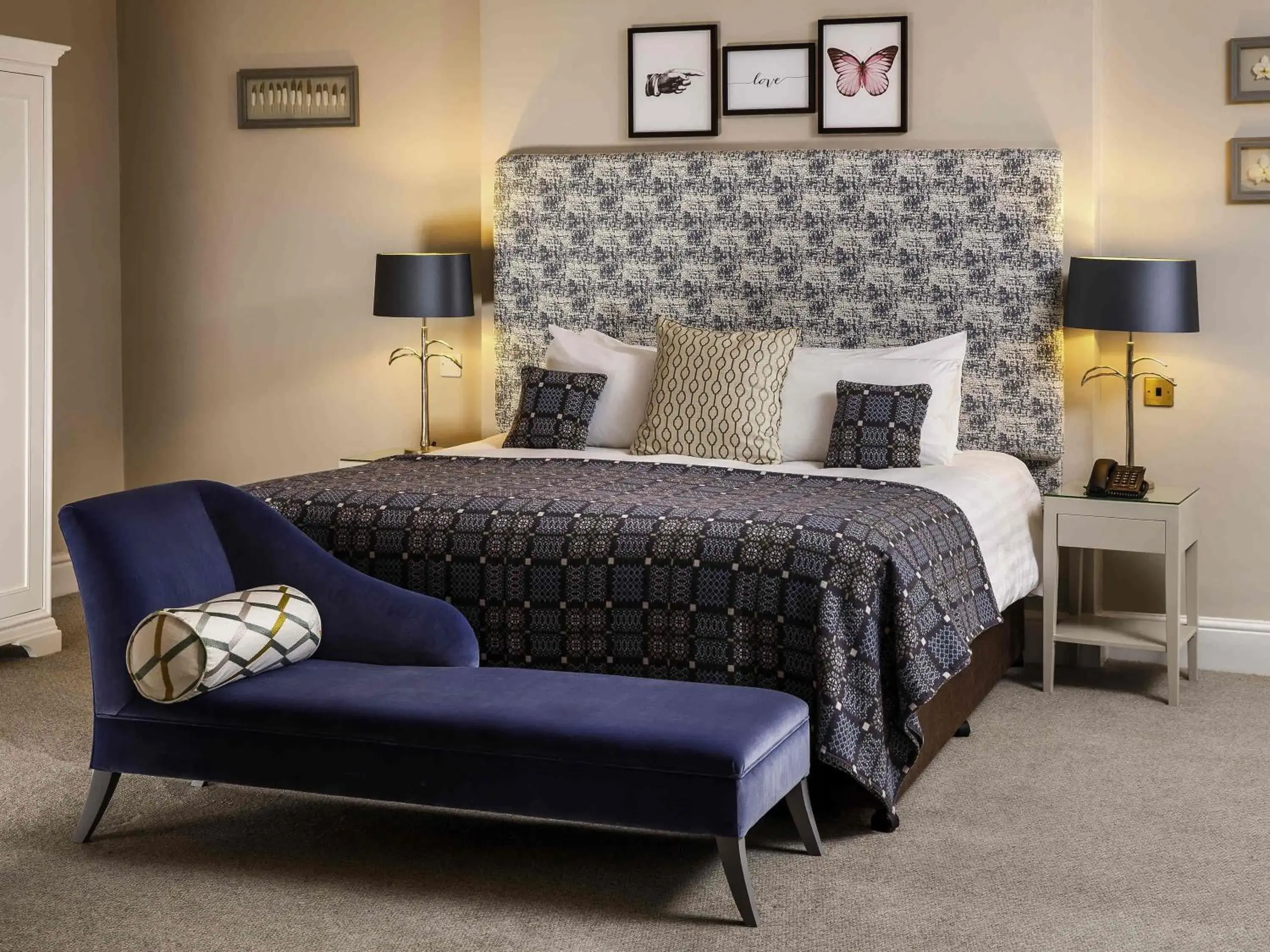 Bedroom, Bed in Mercure Gloucester Bowden Hall Hotel Bedroom, Bed in Mercure Gloucester Bowden Hall Hotel