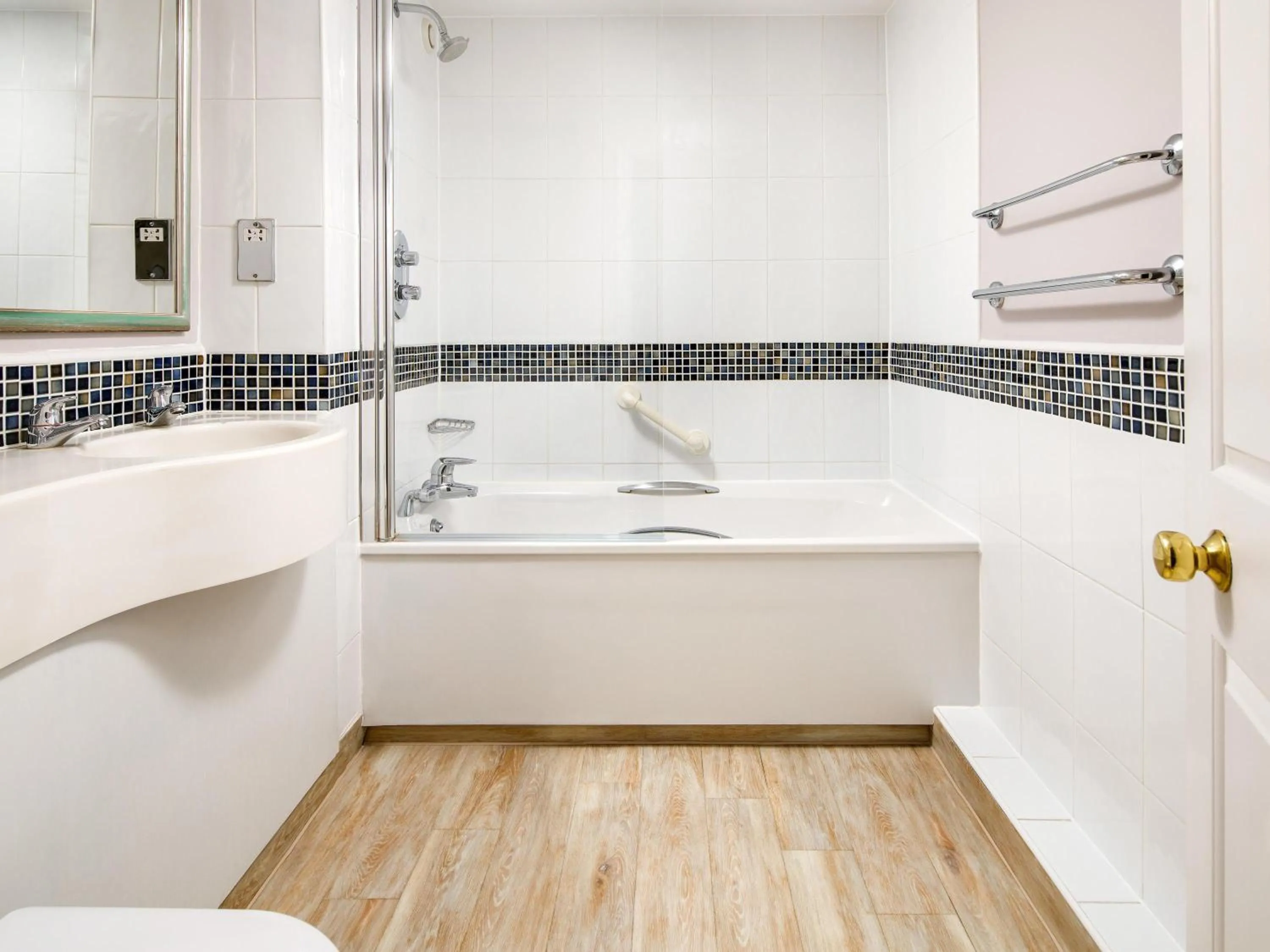 Bedroom in Mercure Gloucester Bowden Hall Hotel