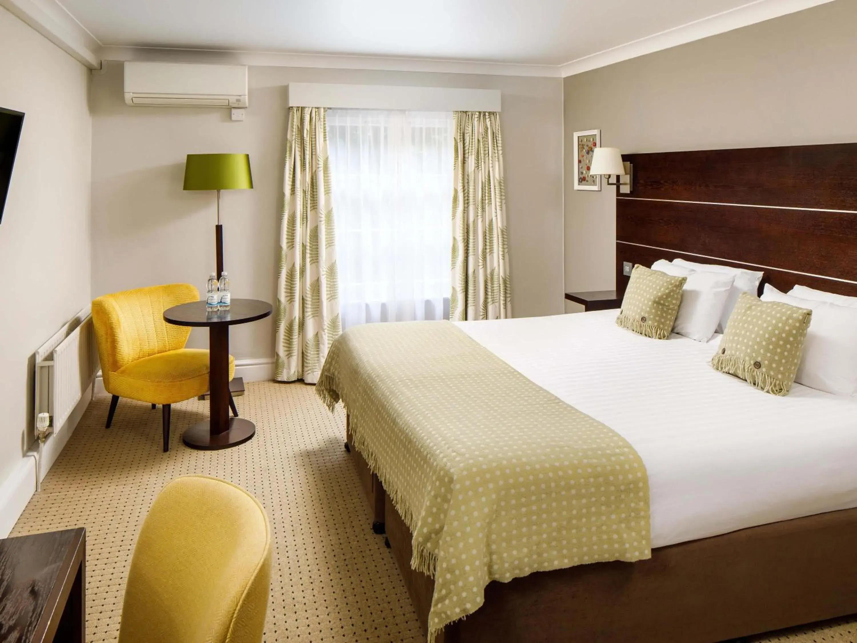 Bedroom, Bed in Mercure Gloucester Bowden Hall Hotel Bedroom, Bed in Mercure Gloucester Bowden Hall Hotel