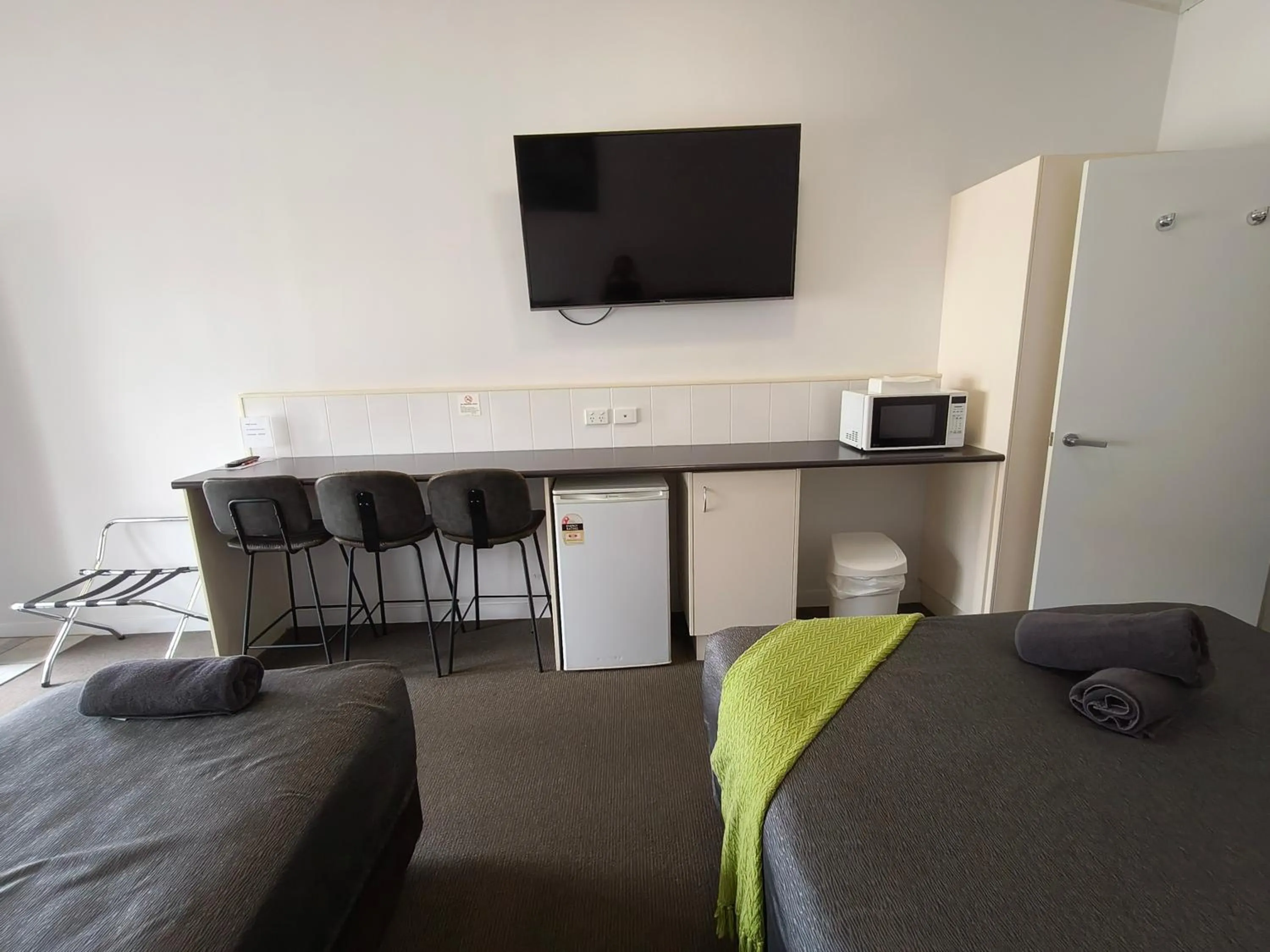 Bed in Gunnedah Lodge Motel