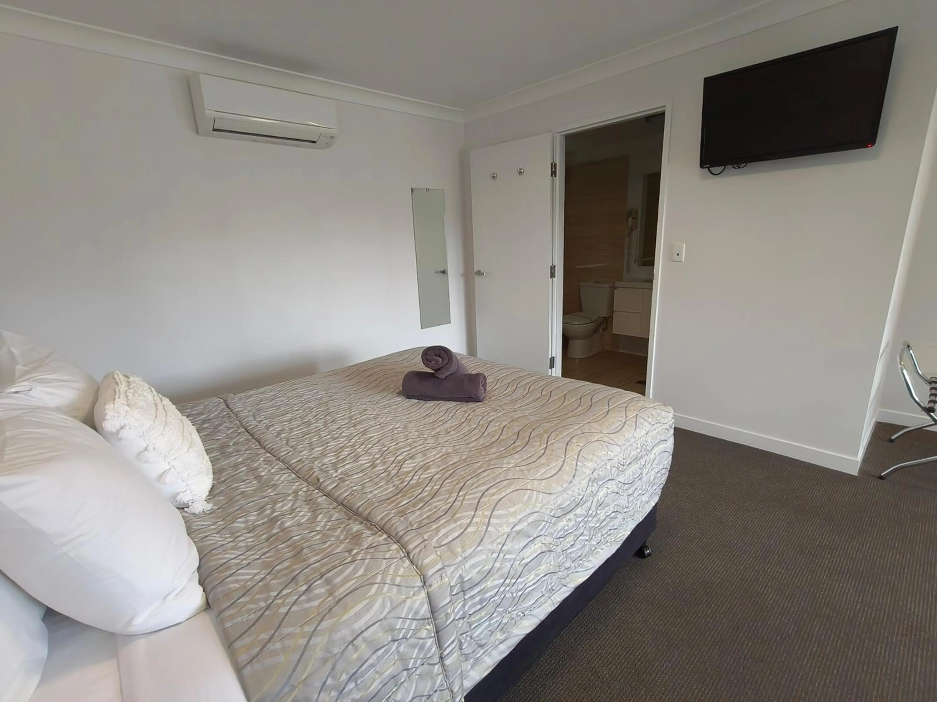 Bedroom, Bed in Gunnedah Lodge Motel