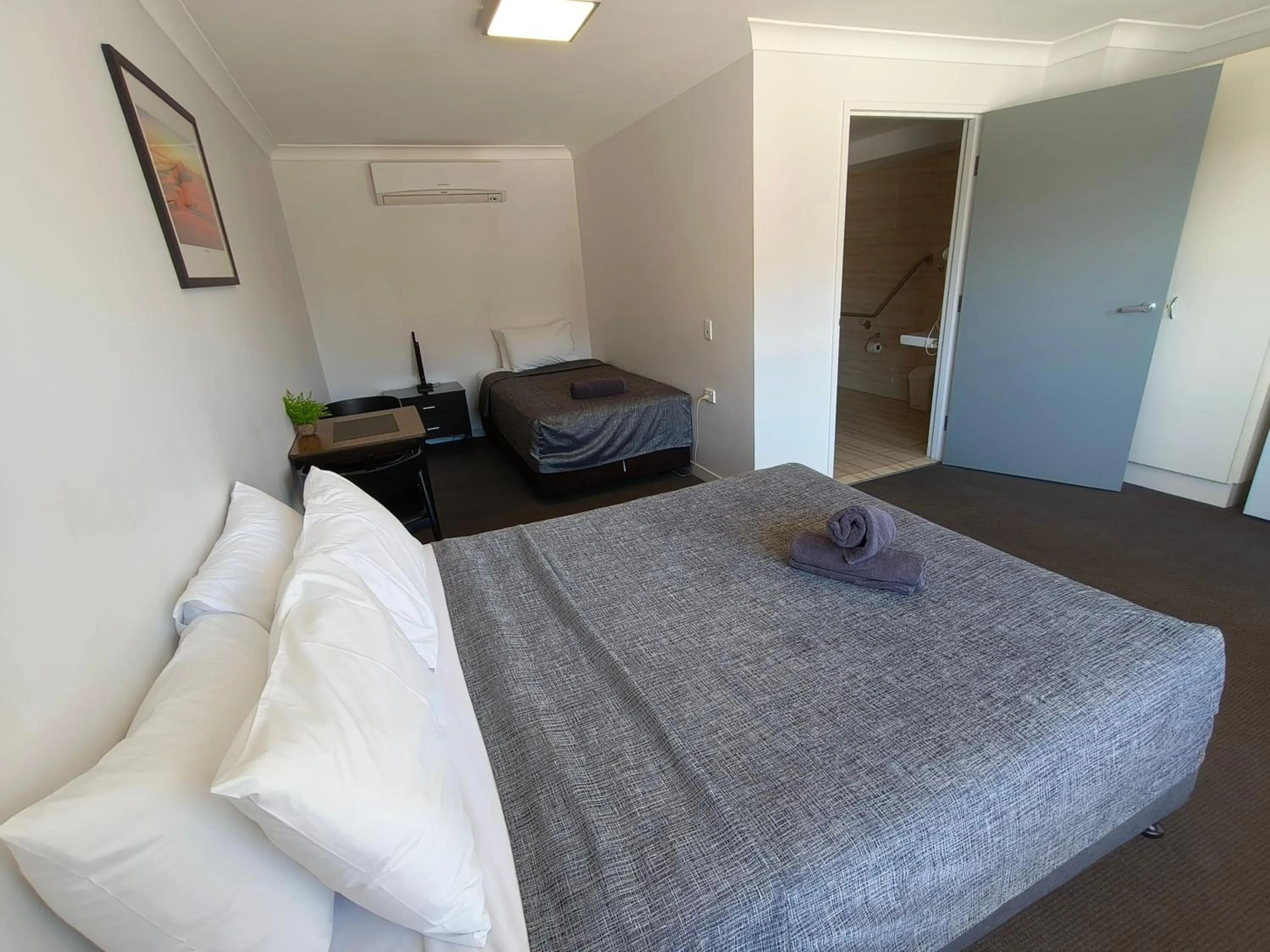 Bedroom, Bed in Gunnedah Lodge Motel