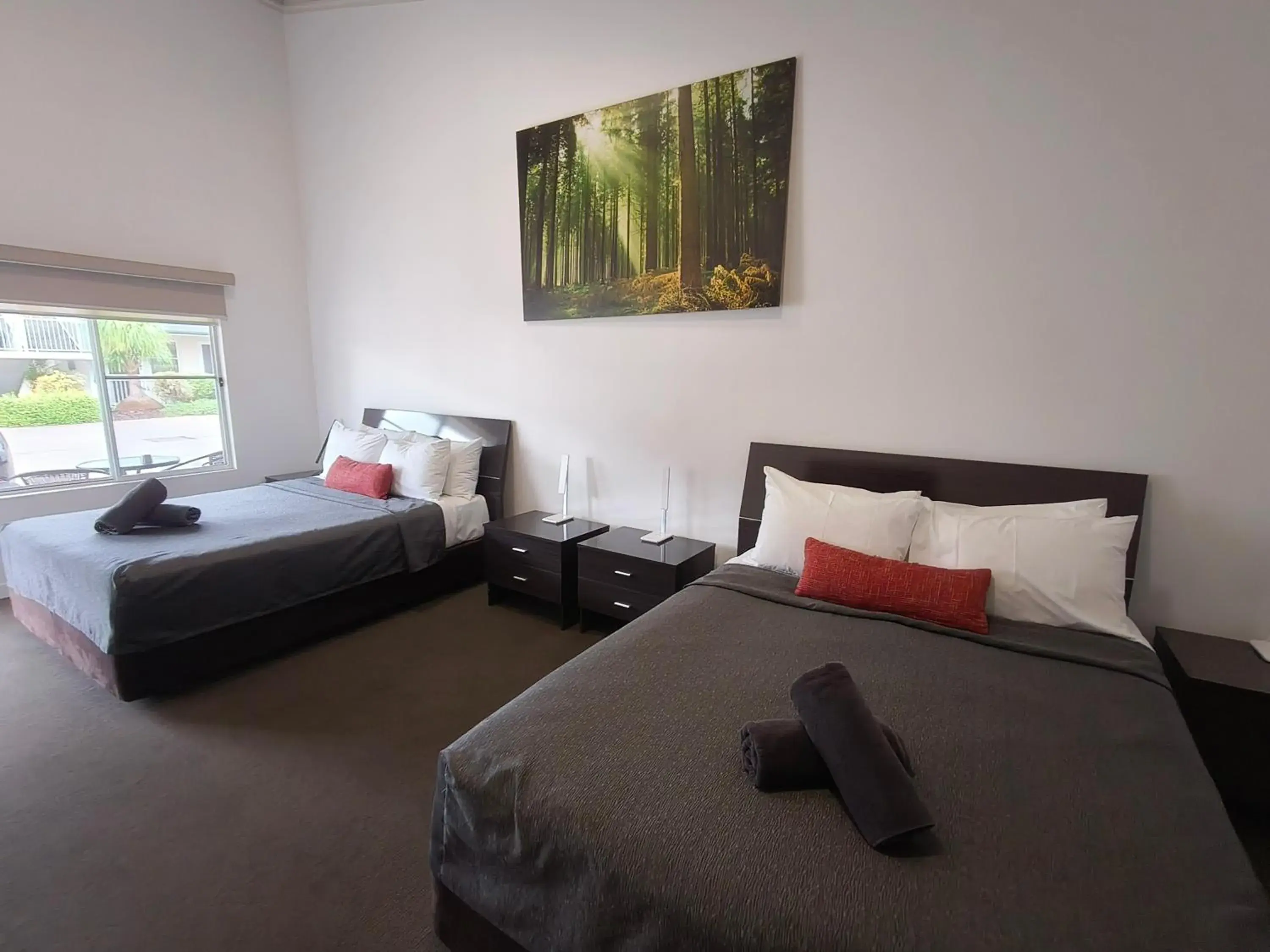 Twin Room with Two Queen Beds in Gunnedah Lodge Motel Twin Room with Two Queen Beds in Gunnedah Lodge Motel