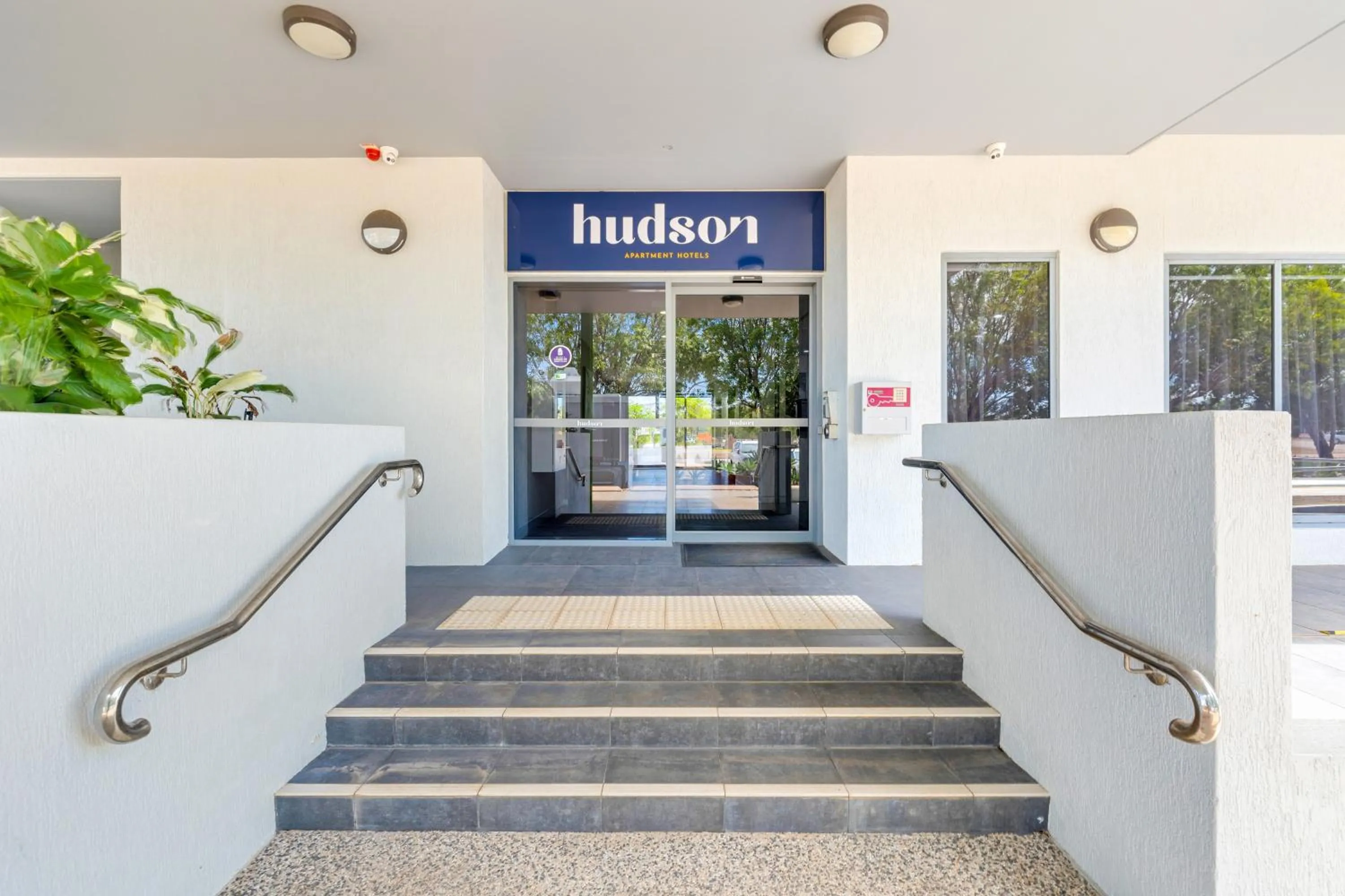 Facade/entrance in Hudson Berrimah