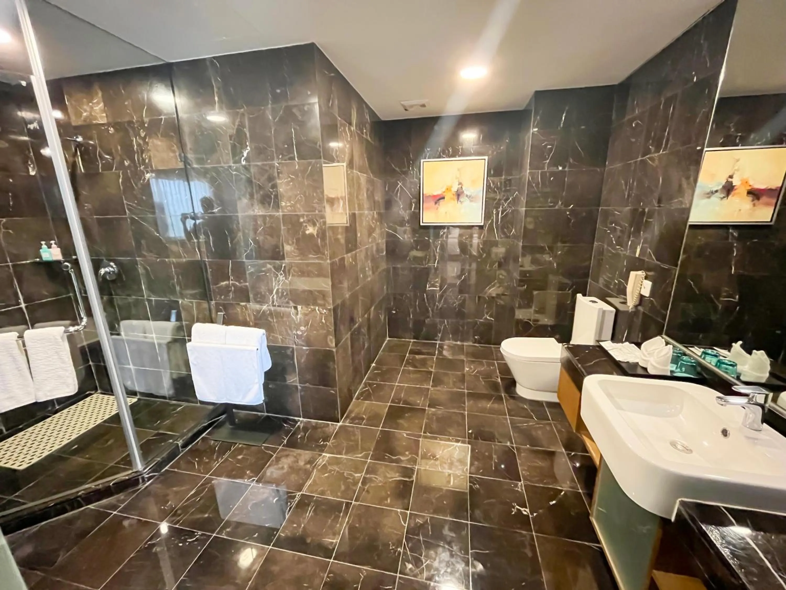 Shower in Jinrui Sunshine Hotel Pengzhou