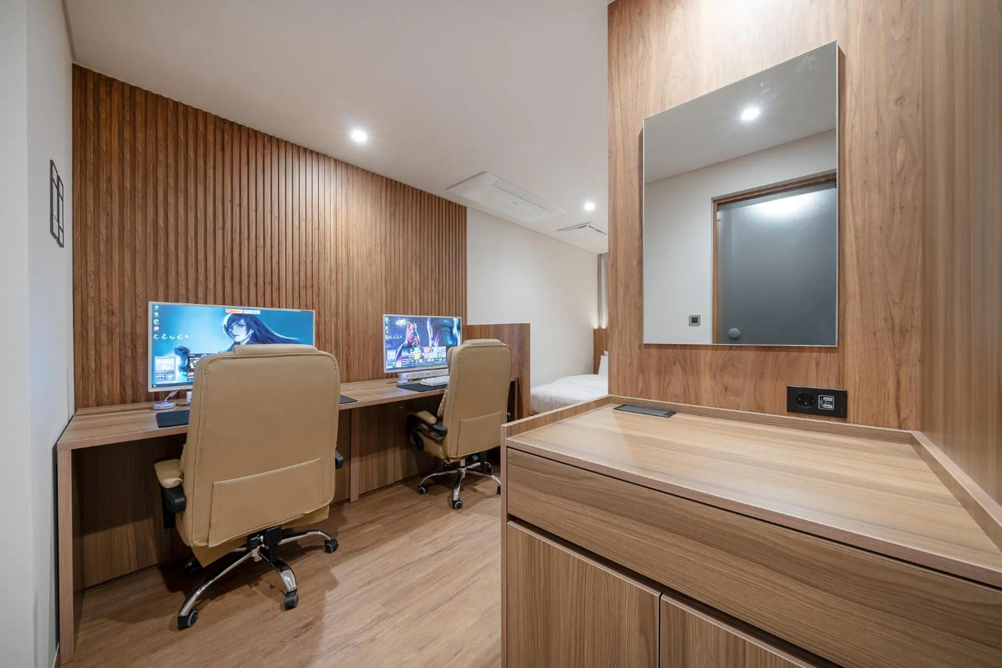 TV and multimedia in Simjak Hotel by Aank