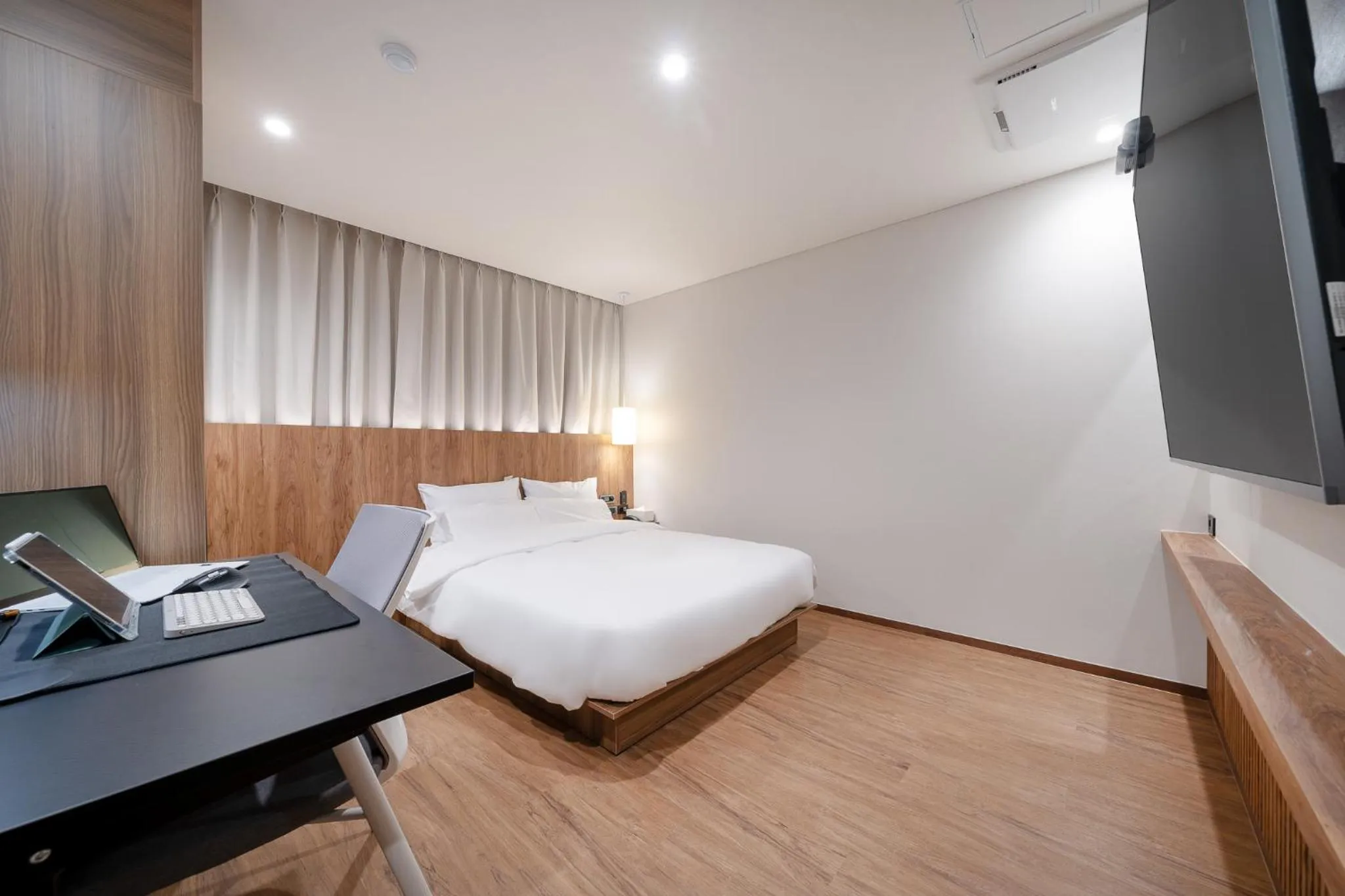 Bed in Simjak Hotel by Aank