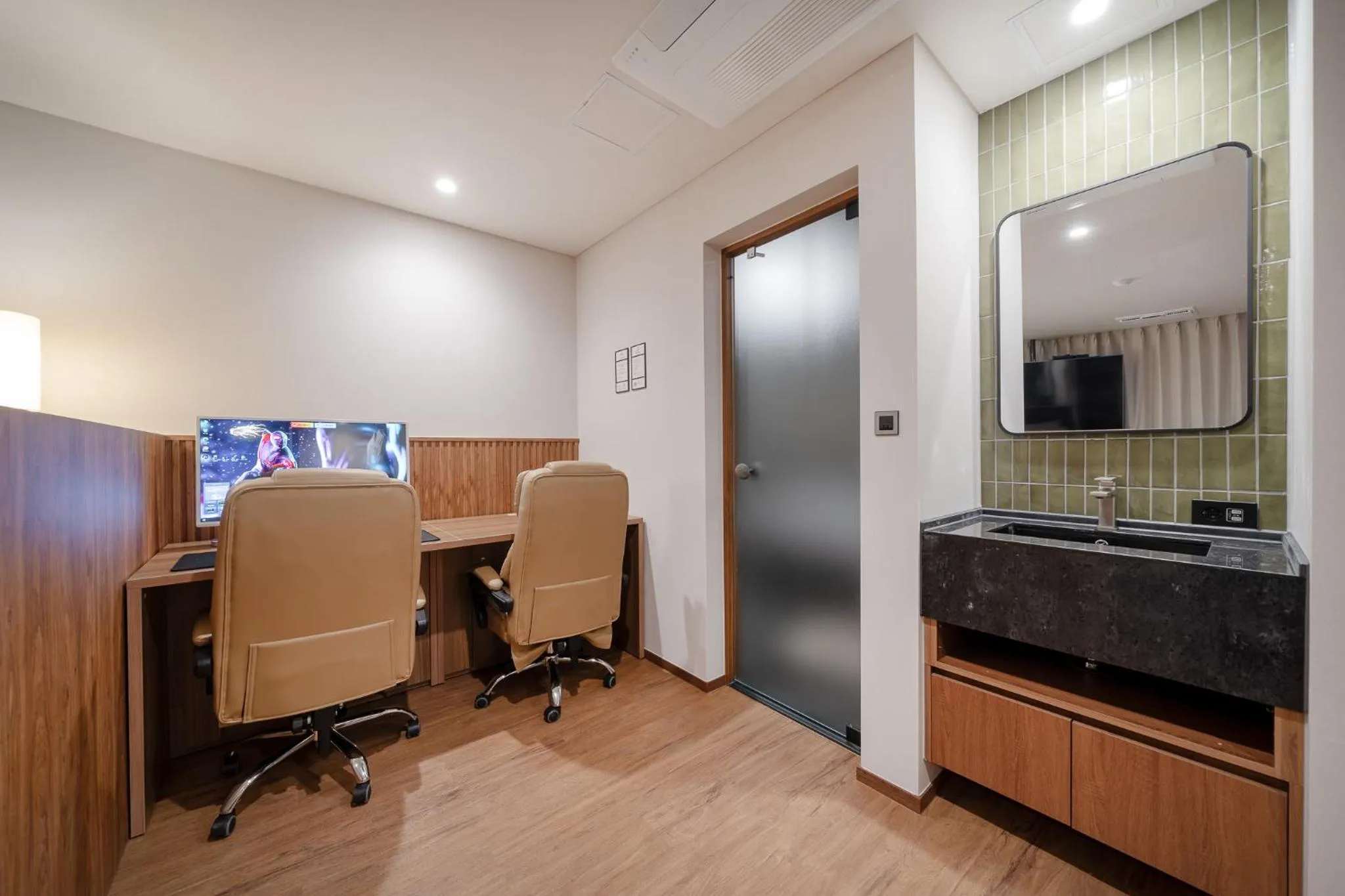 TV and multimedia in Simjak Hotel by Aank