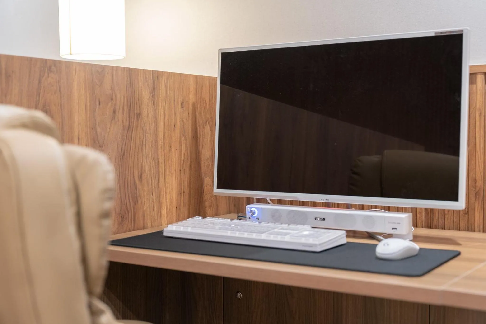 TV and multimedia in Simjak Hotel by Aank