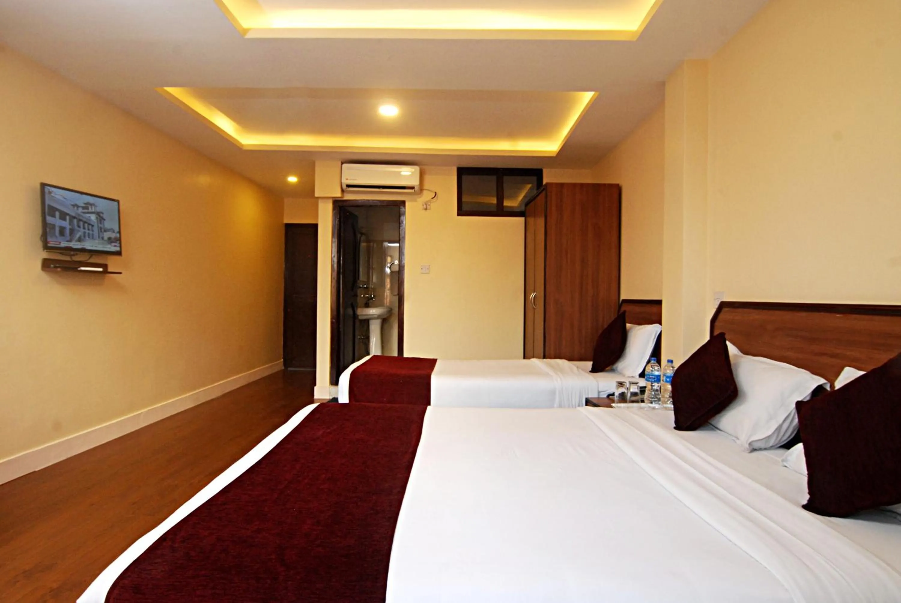 Restaurant/places to eat, Bed in Thamel Grand Hotel