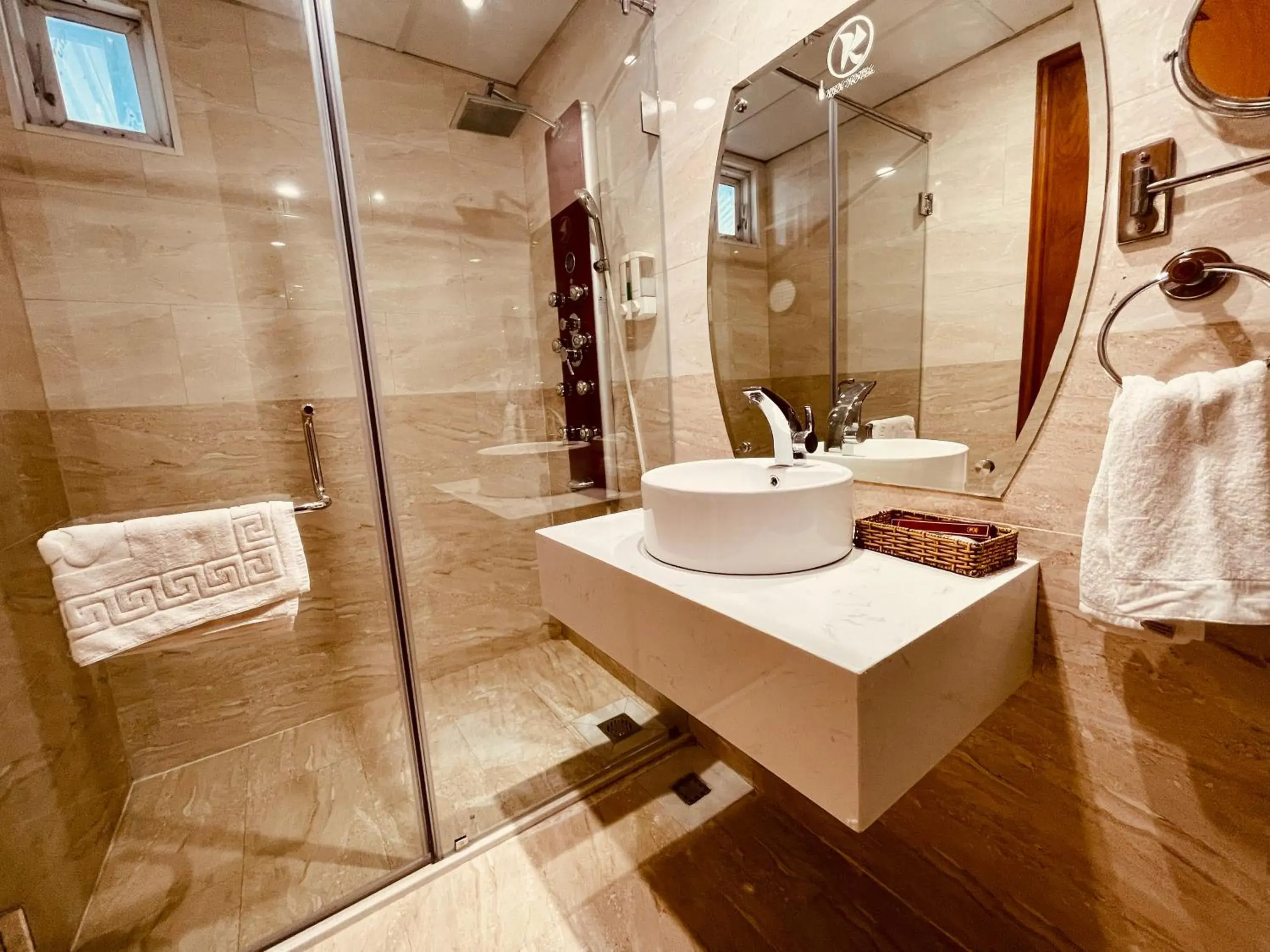 Budget Double Room in KEN HOTEL Budget Double Room in KEN HOTEL