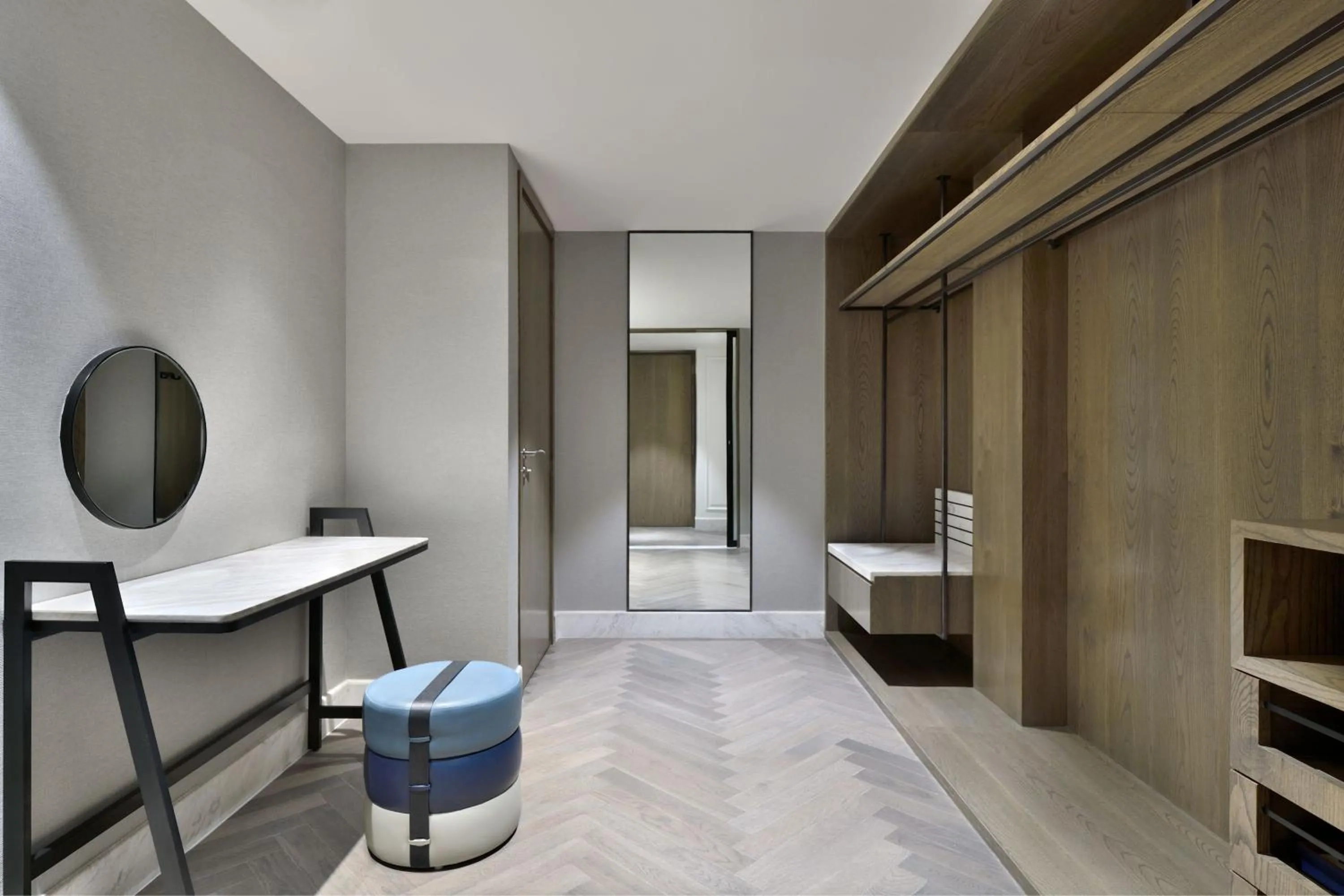 Photo of the whole room in Le Meridien Amritsar