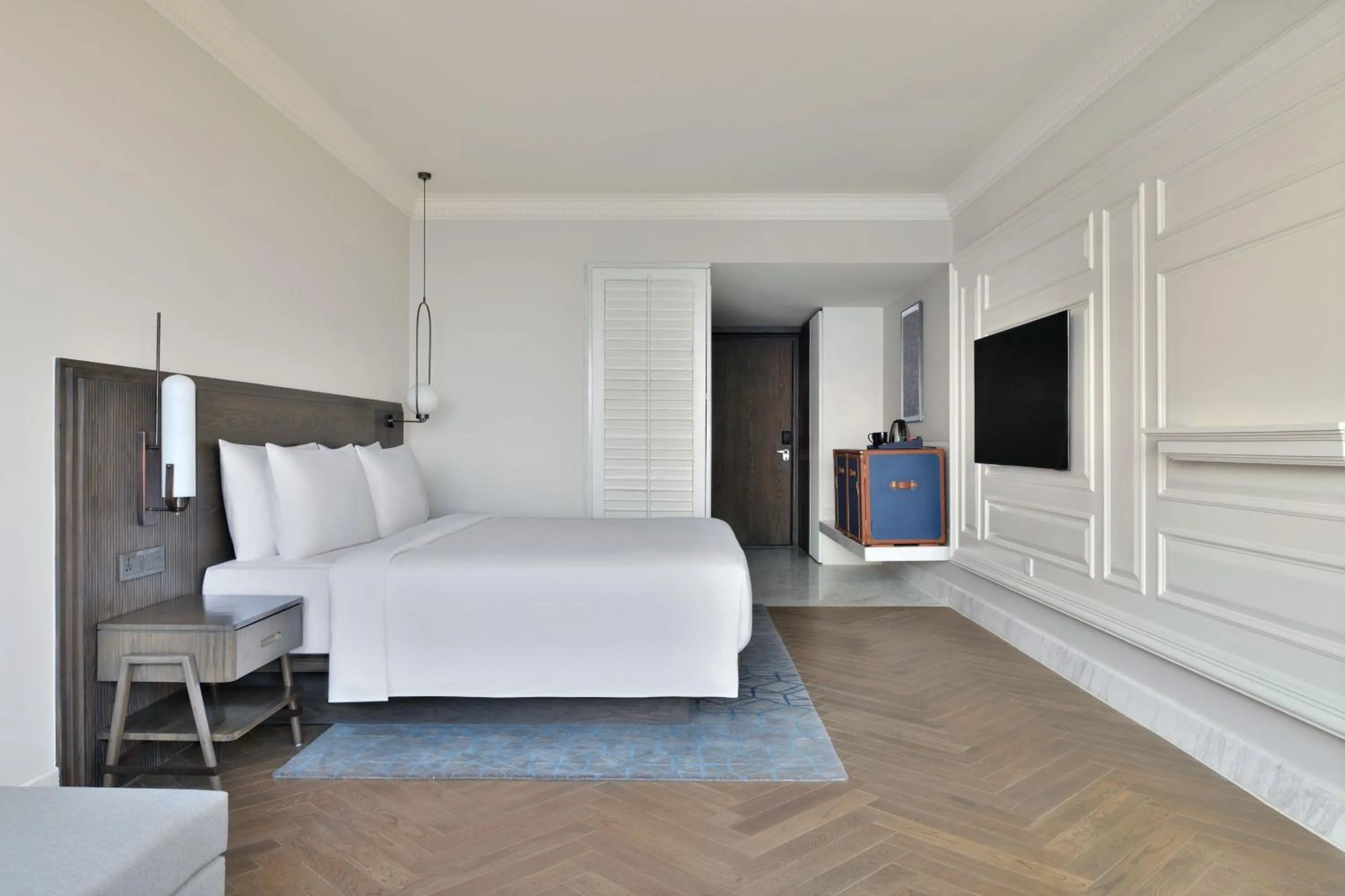 Photo of the whole room, Bed in Le Meridien Amritsar