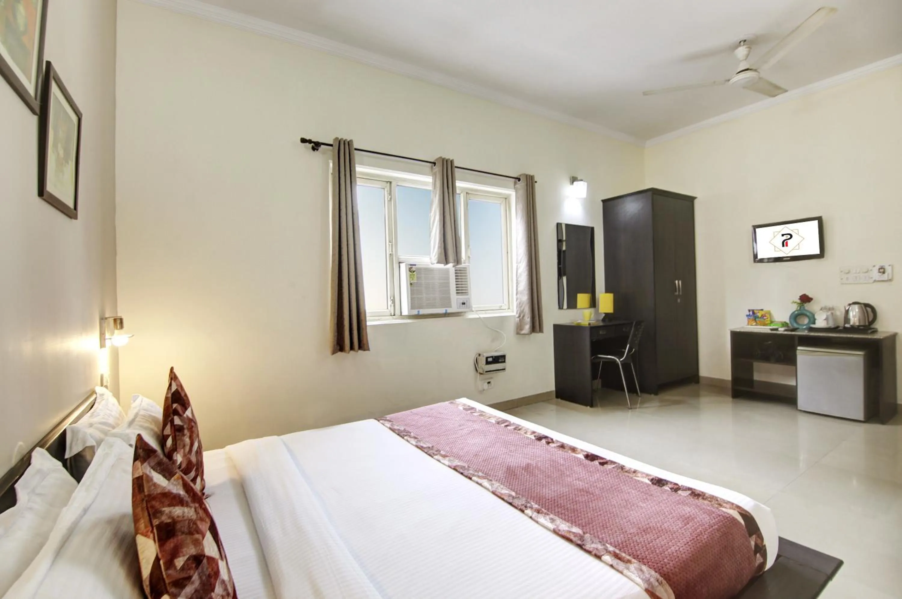 Bed in Persona International Hotel Karol Bagh Delhi