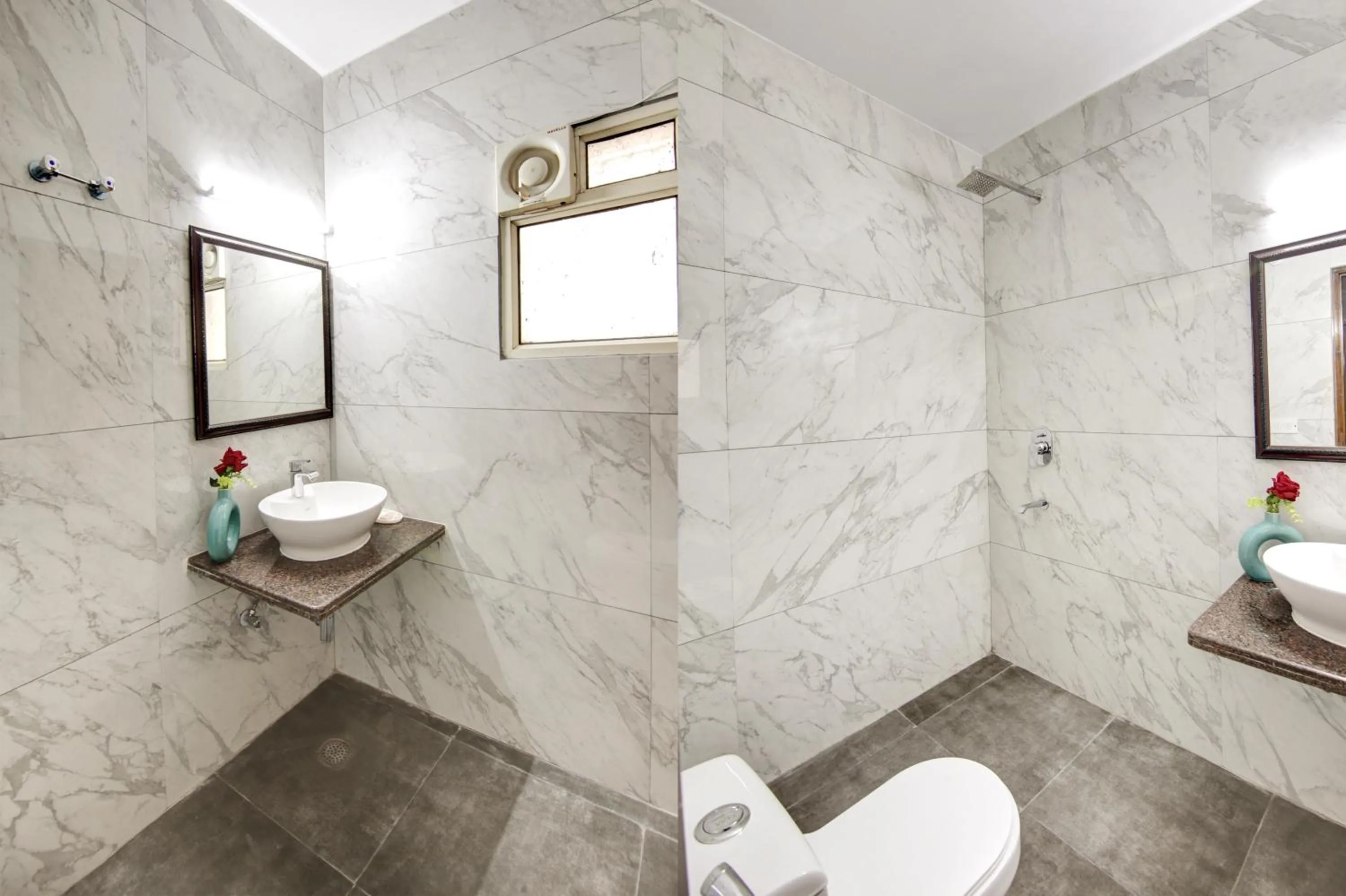 Shower in Persona International Hotel Karol Bagh Delhi