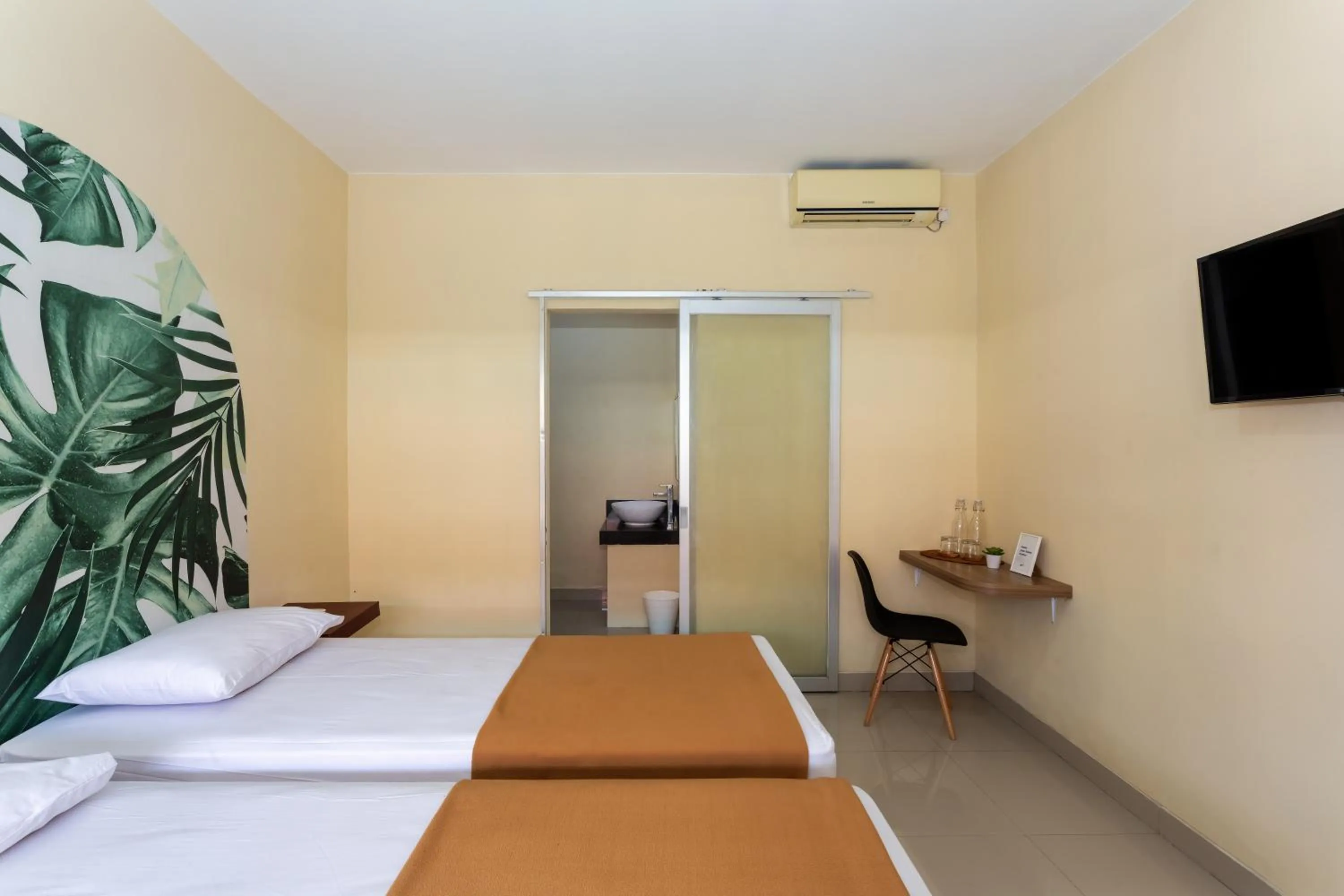 Bedroom, Bed in Cove Kanaya