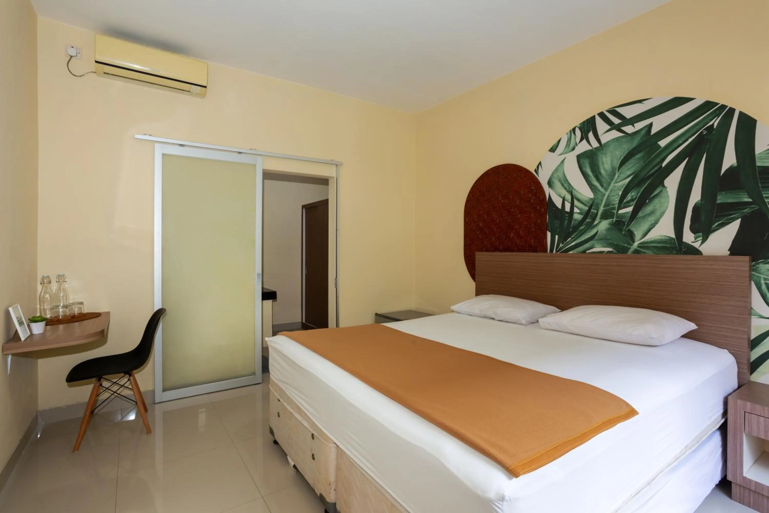 Bedroom, Bed in Cove Kanaya