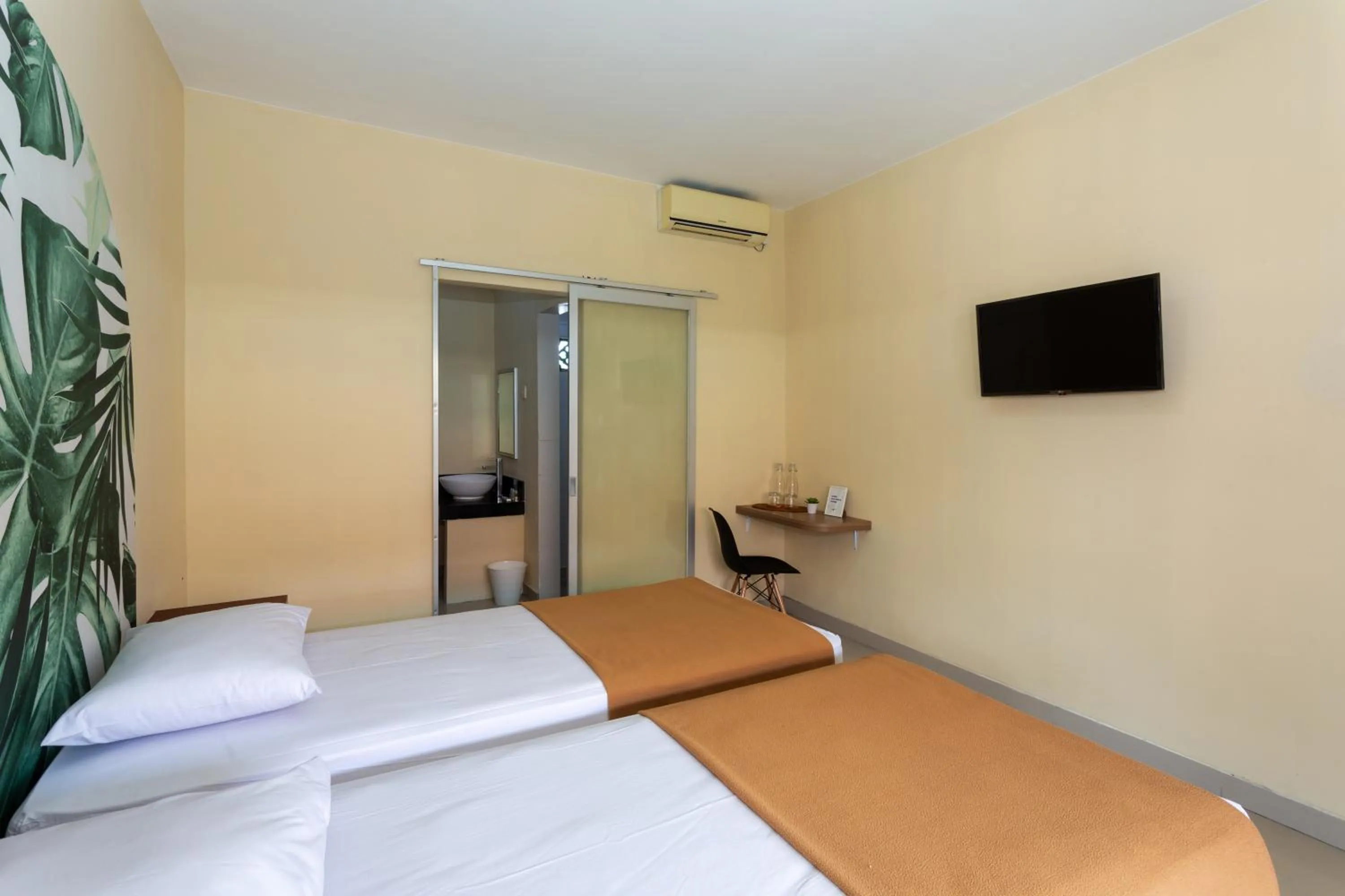 Bedroom, Bed in Cove Kanaya