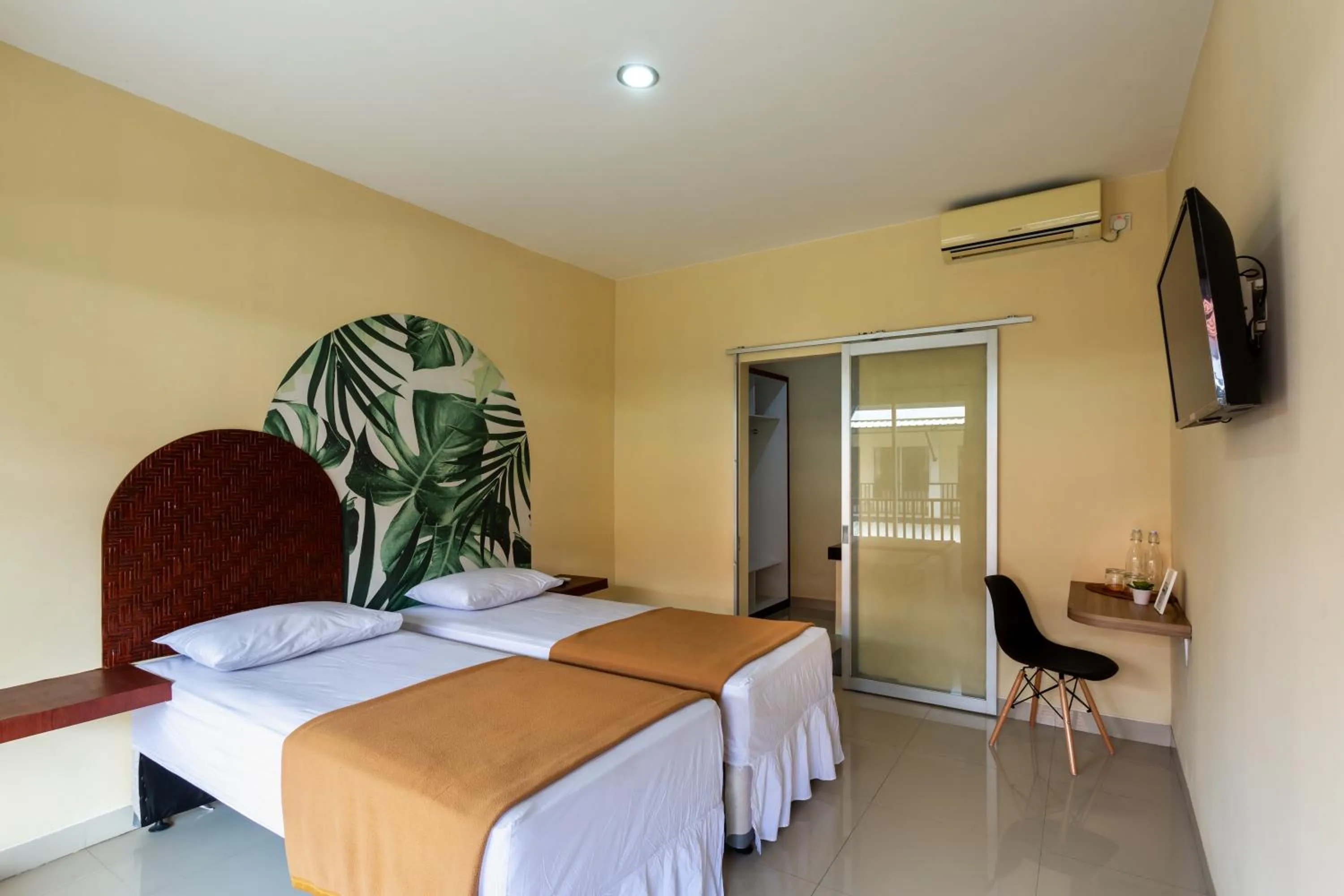 Bedroom, Bed in Cove Kanaya