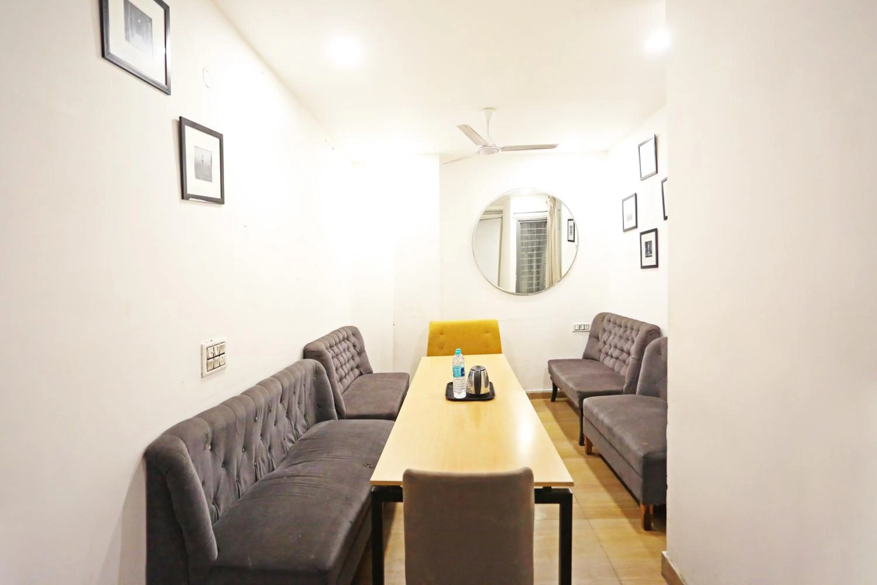 Restaurant/places to eat in Hotel Raaso Inn Rohini Sec-16