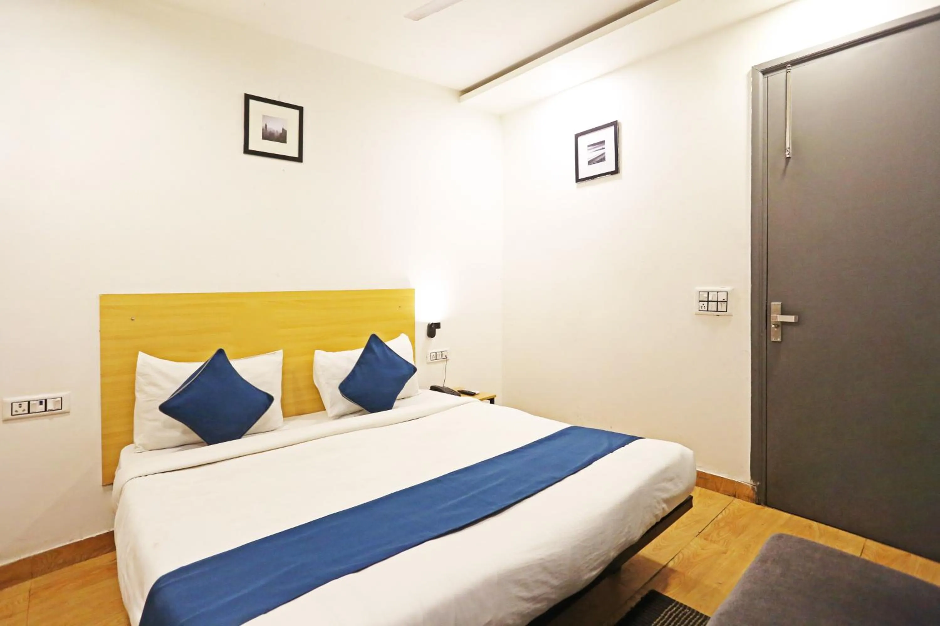 Bed in Hotel Raaso Inn Rohini Sec-16