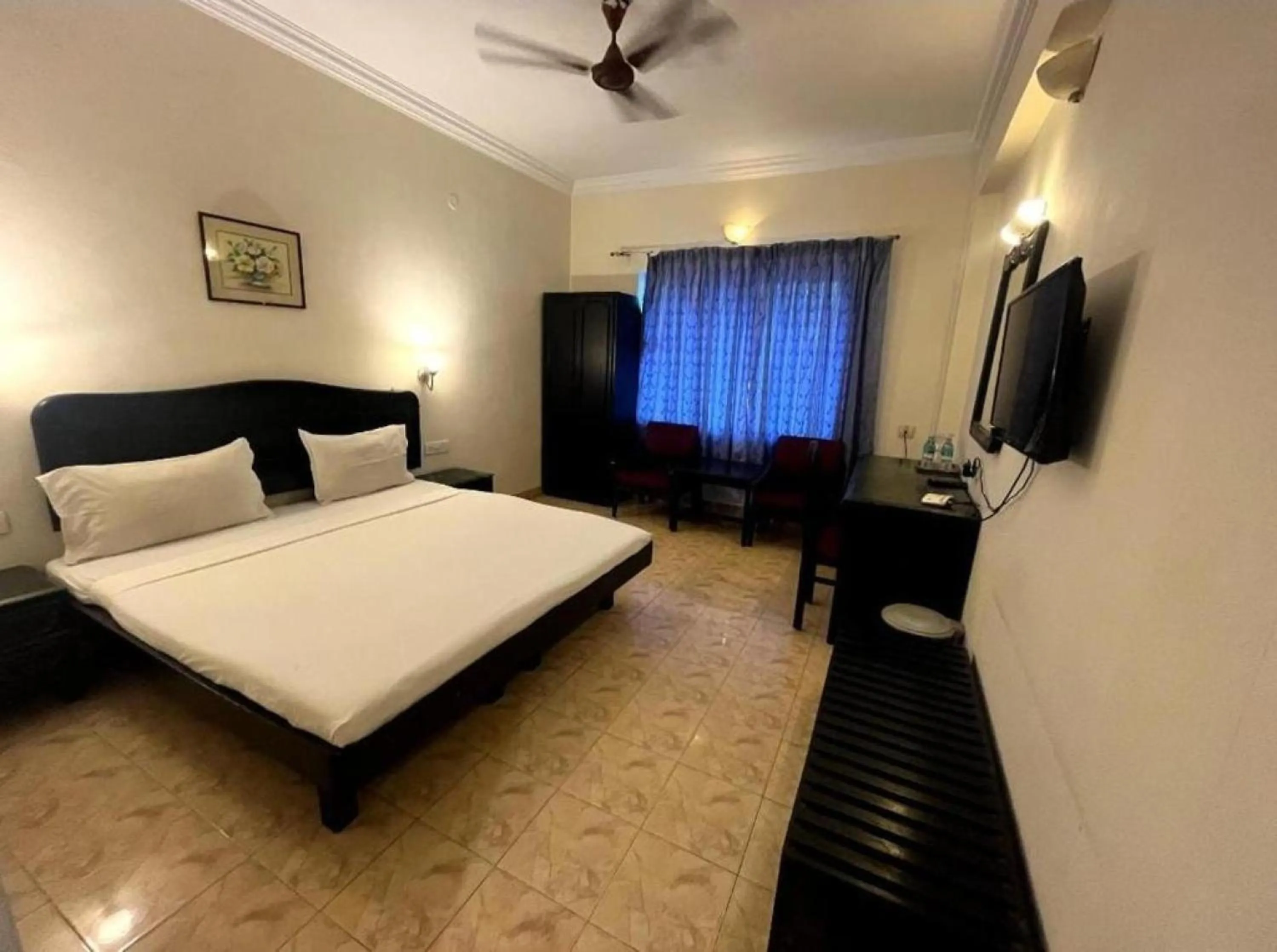 Bedroom, Bed in Hotel City Tower, Chennai Central
