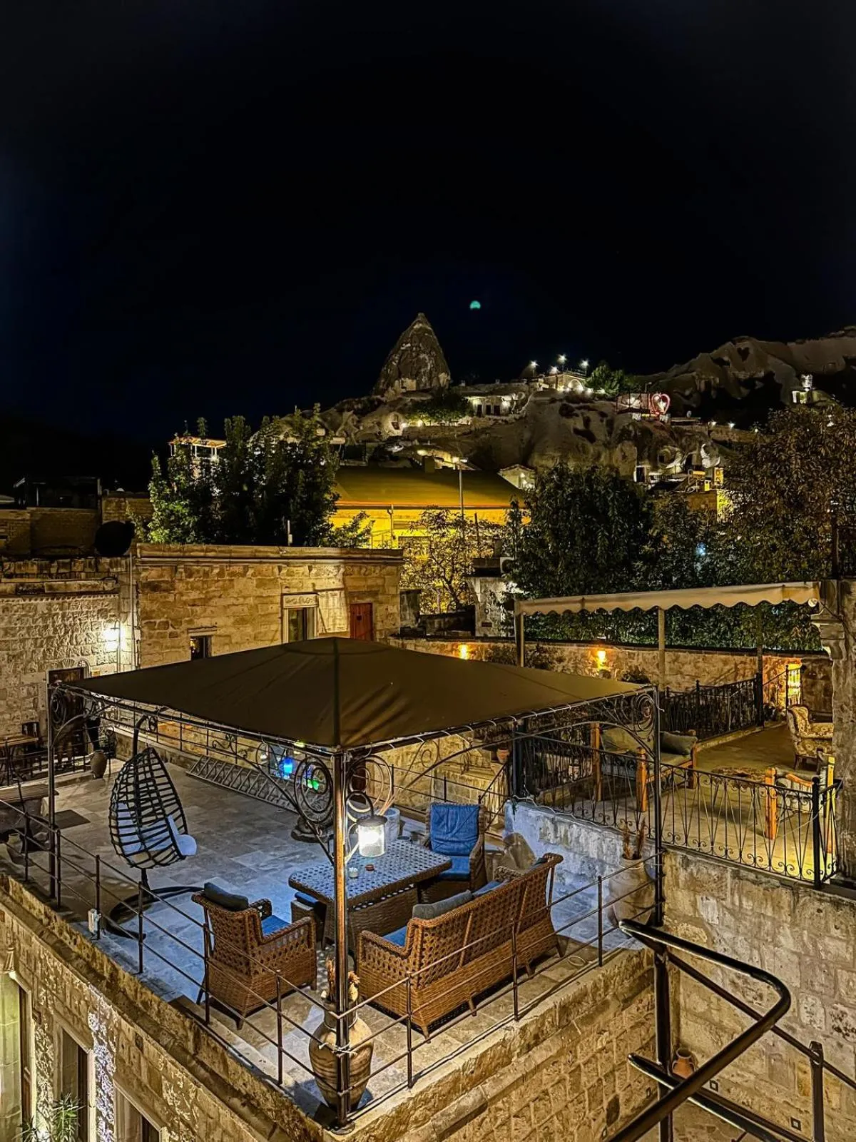Night in Göreme Escape Cave