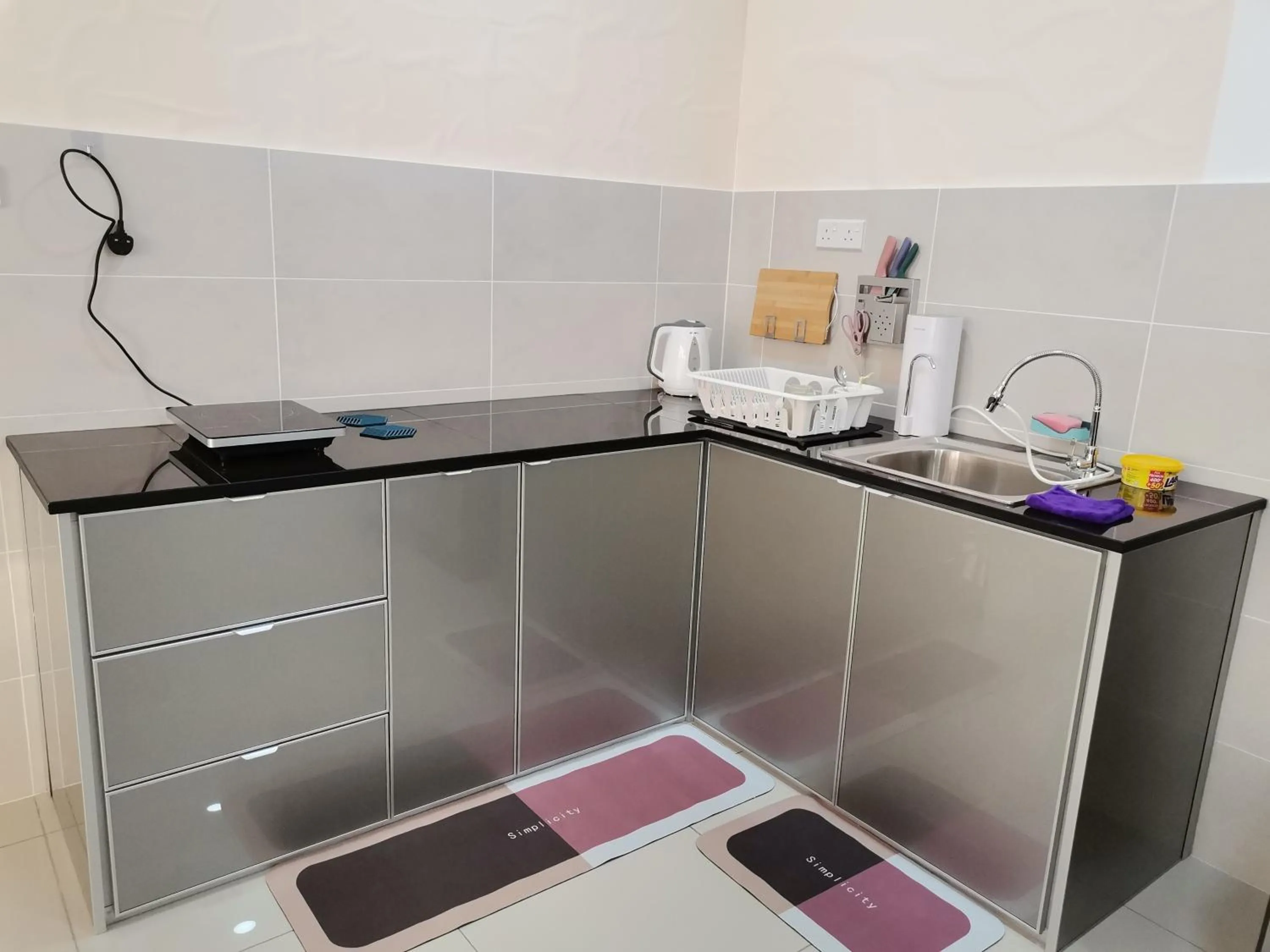 Kitchen or kitchenette in Bali Residences Melaka by E&E Homestay