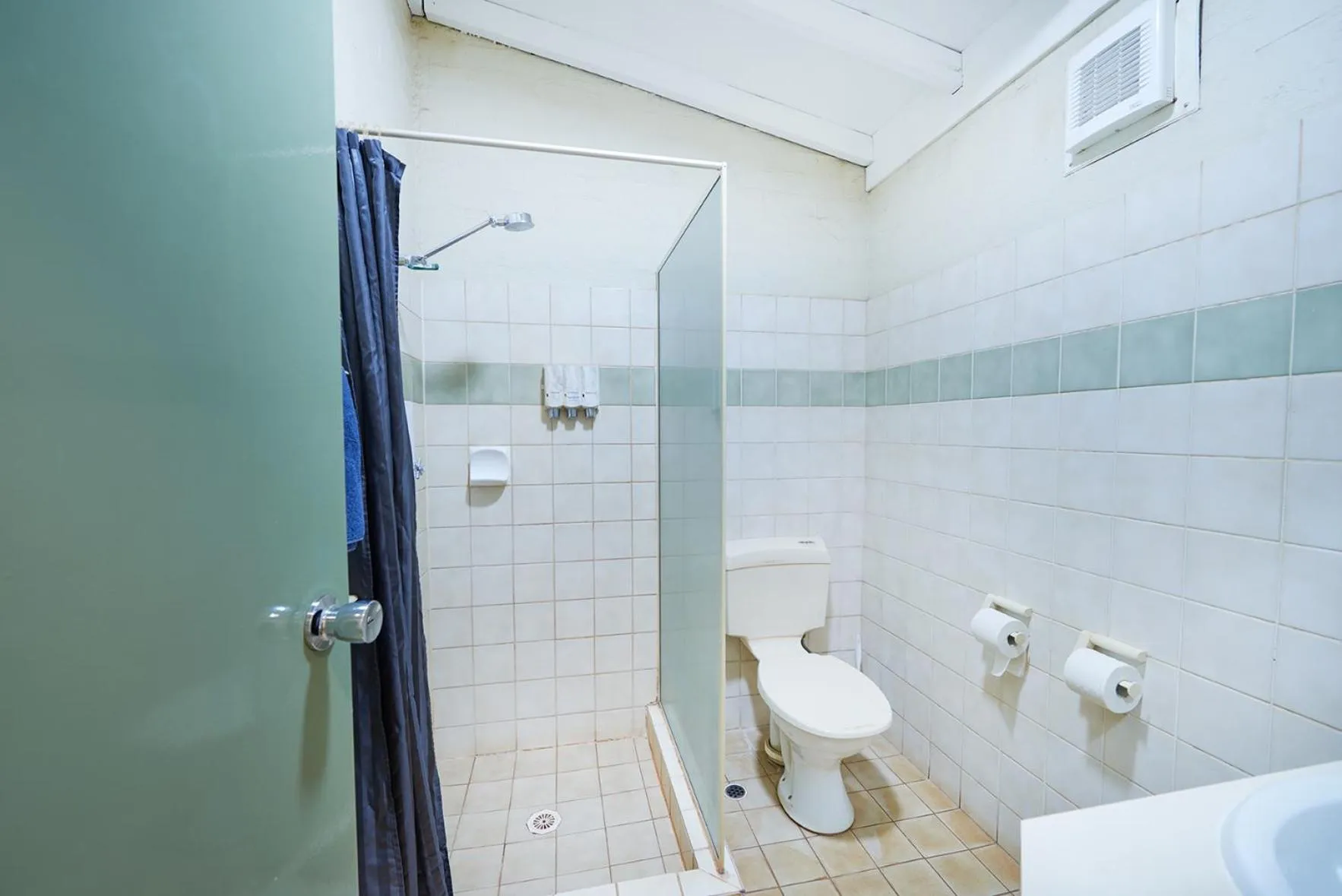 Shower in Newman Hotel