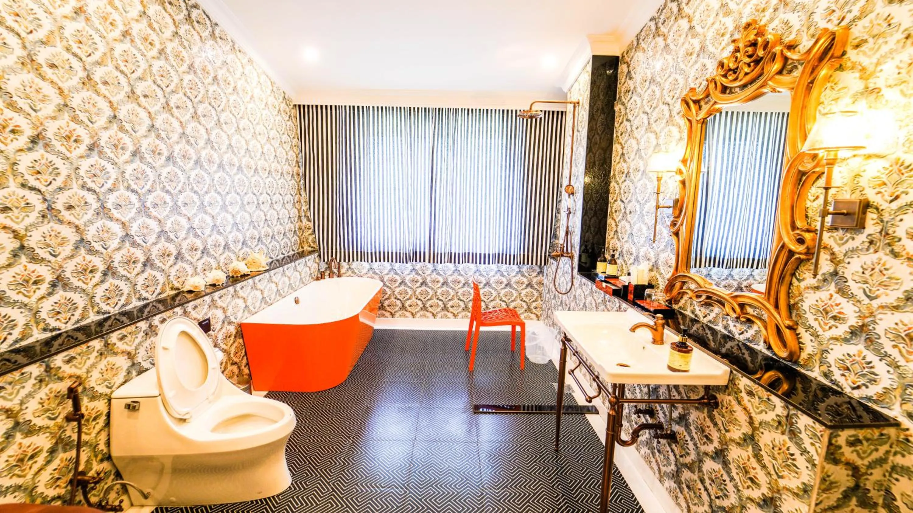 Bathroom in Mayfair Manor Jungpana