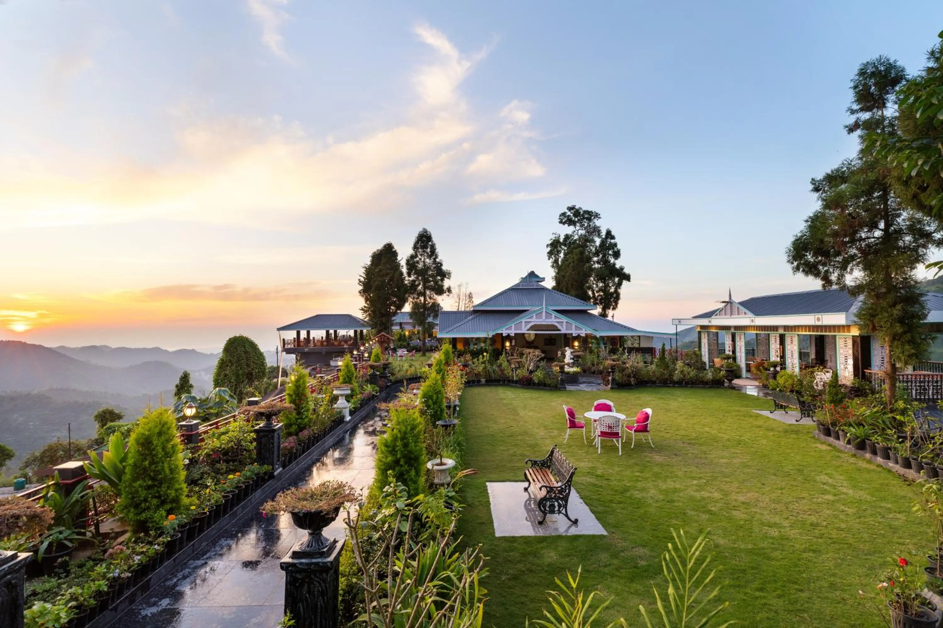 Property building in Mayfair Manor Jungpana