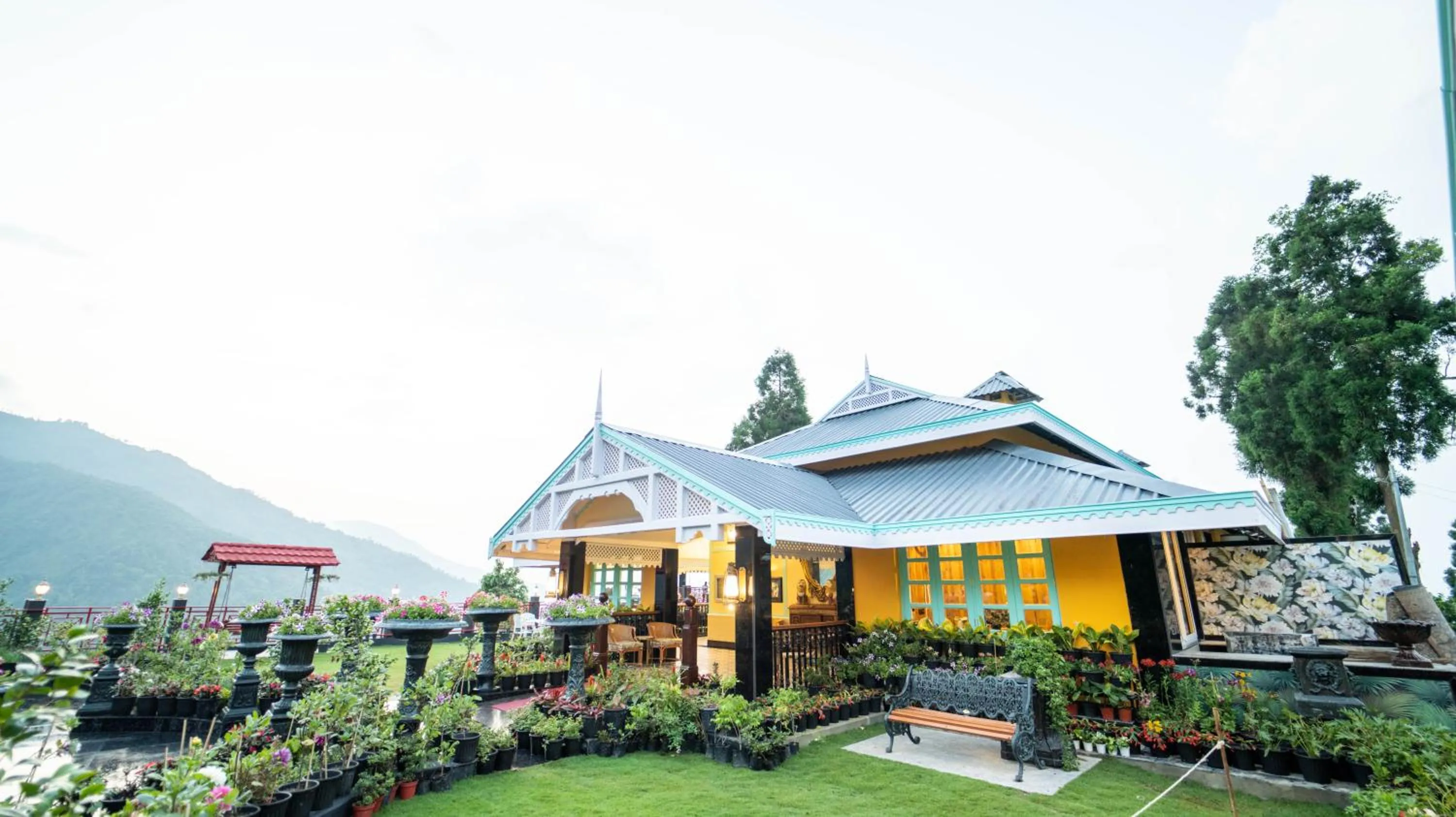 Property building in Mayfair Manor Jungpana