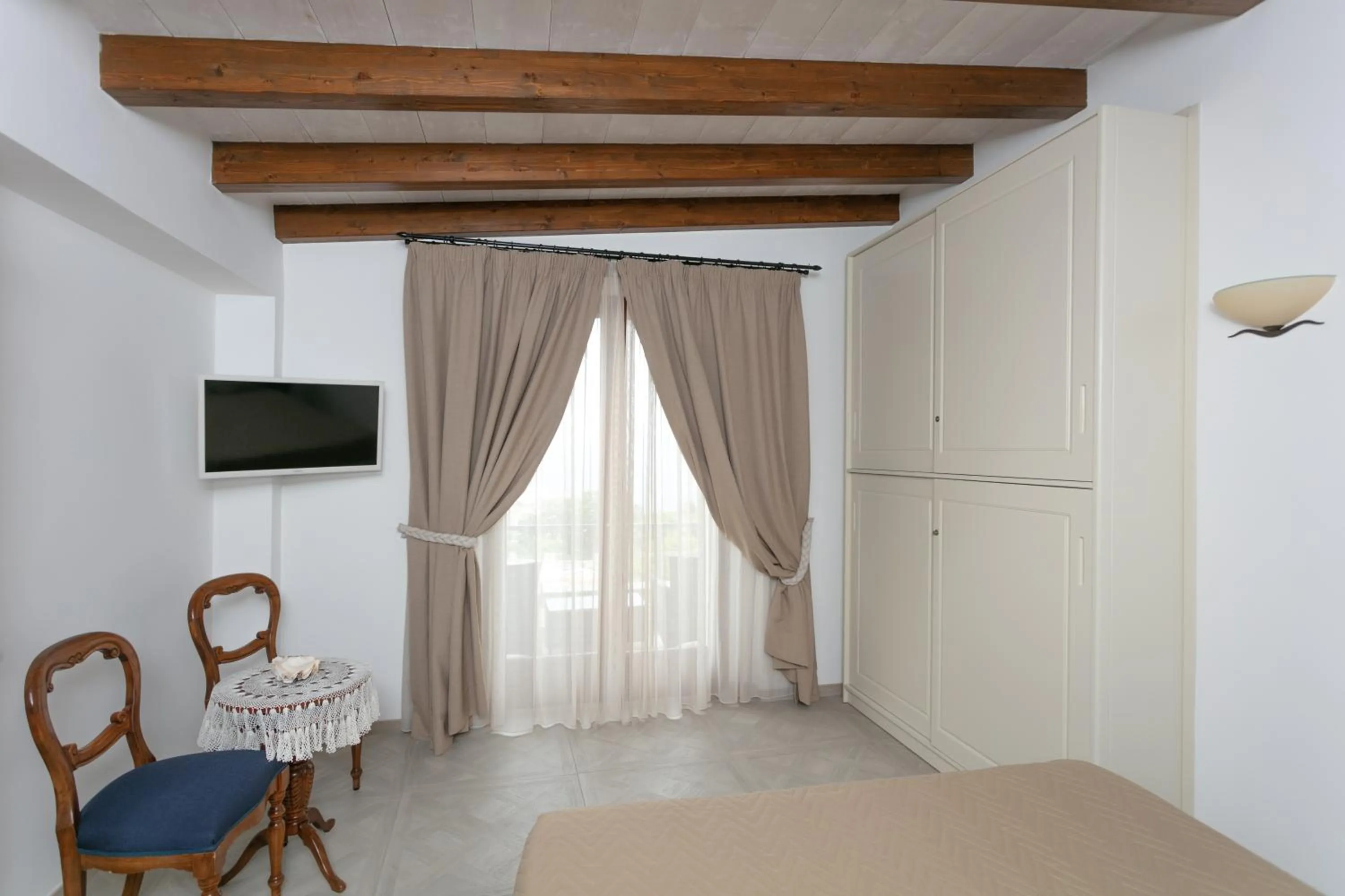 Bedroom, Bed in Aldarogi