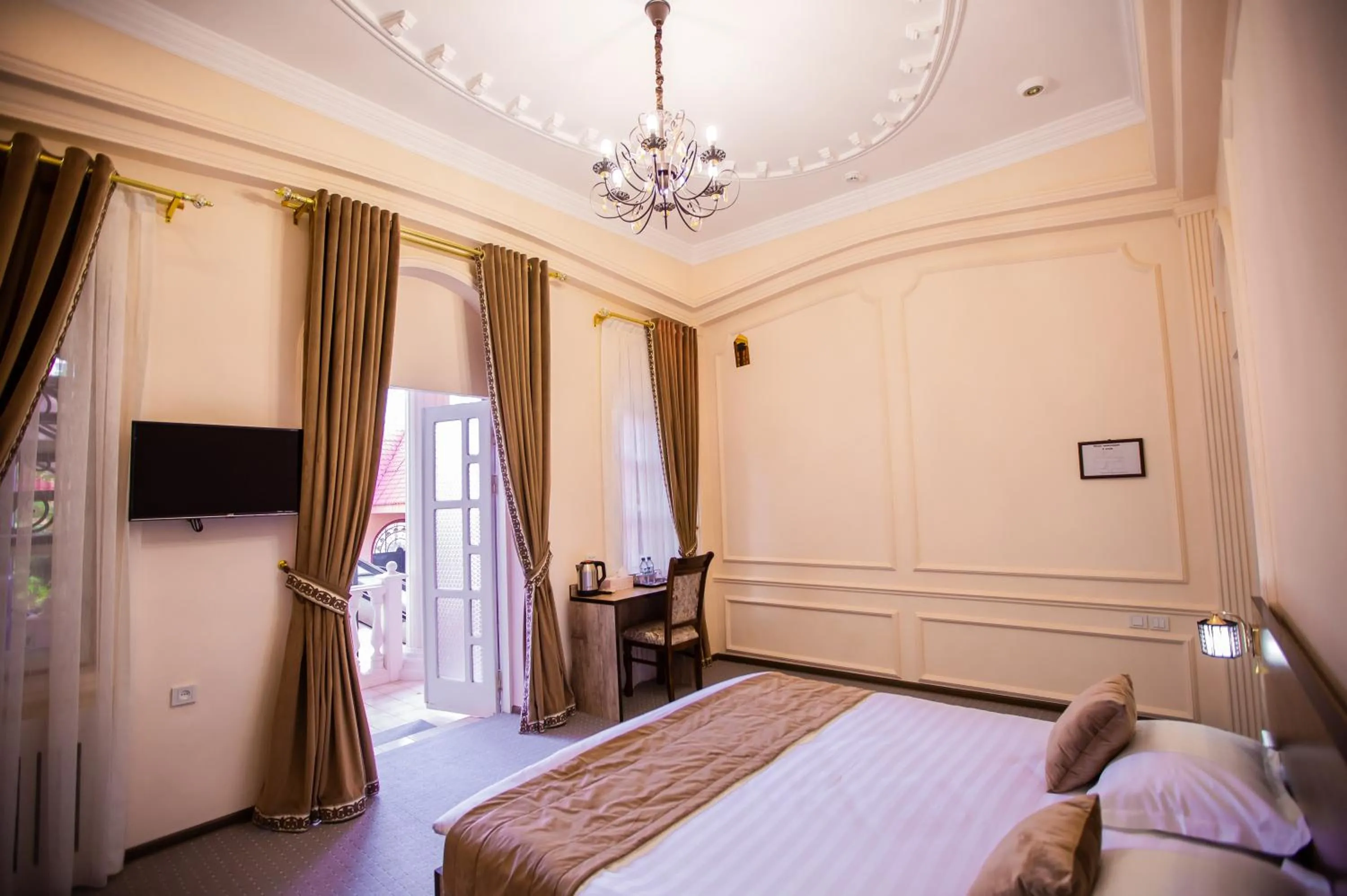 Bed in Art House Hotel