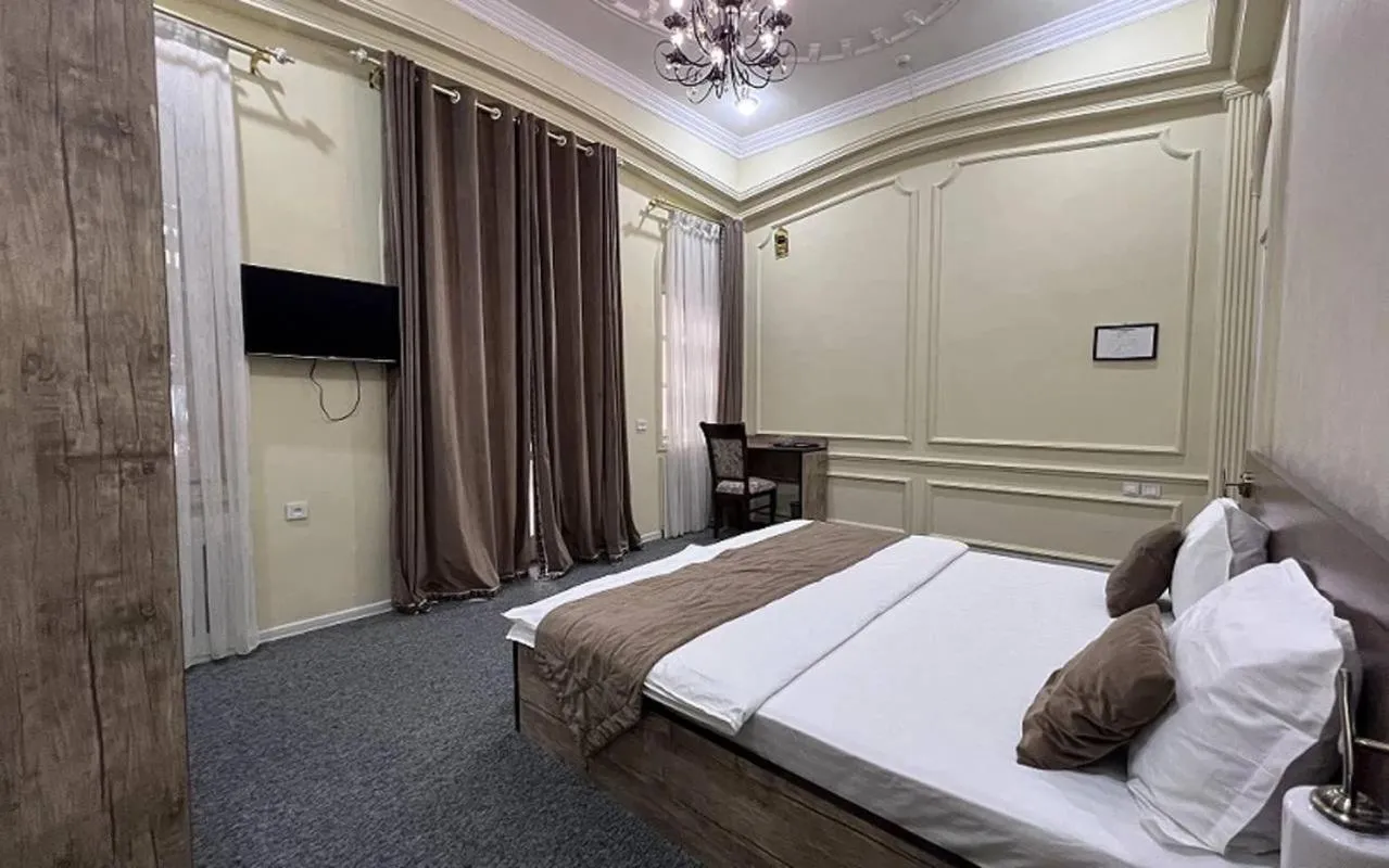 Communal lounge/ TV room, Bed in Art House Hotel