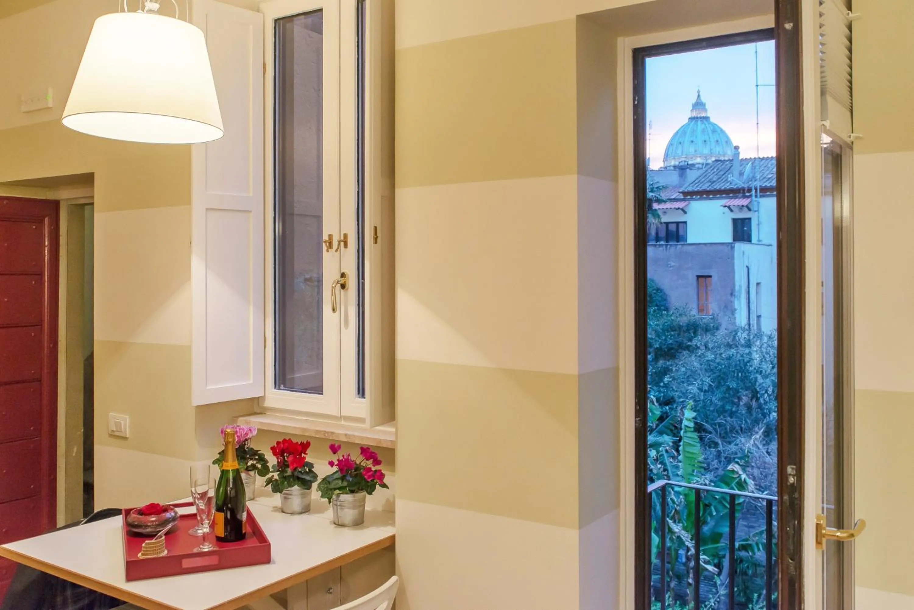 La Porta Rossa di Borgo - Vatican Luxury Suite