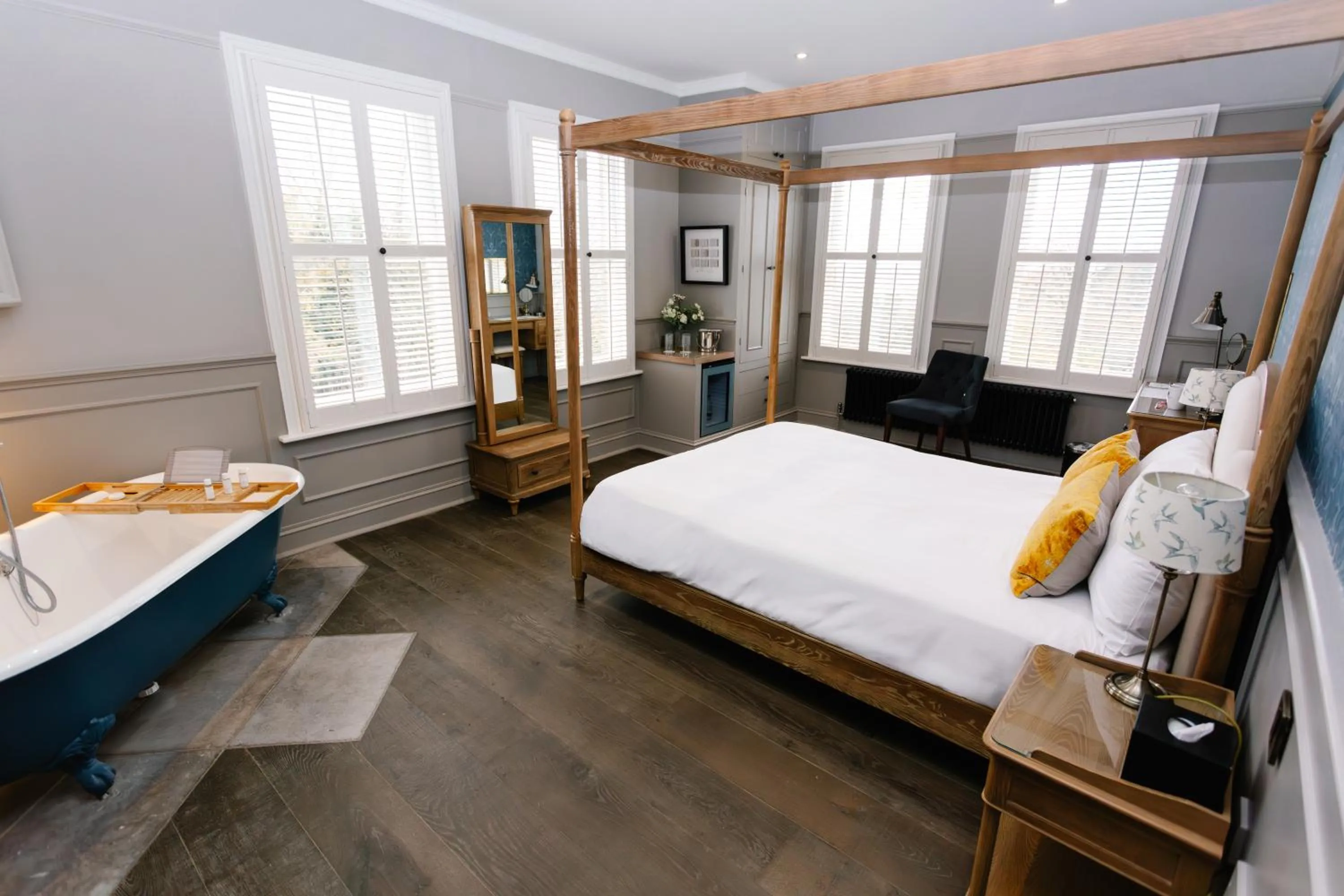 Bed in Hatton Court Hotel