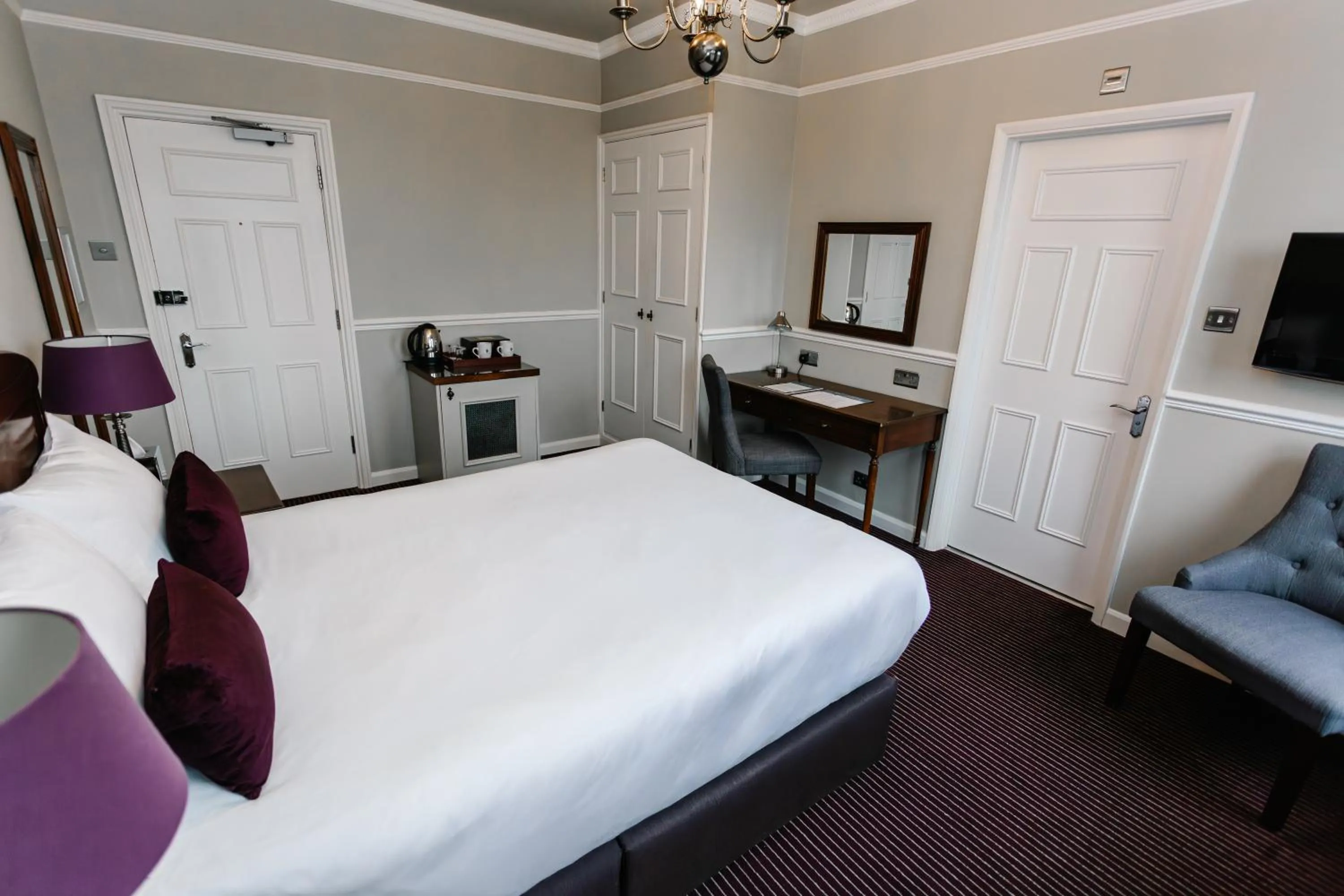 Bed in Hatton Court Hotel