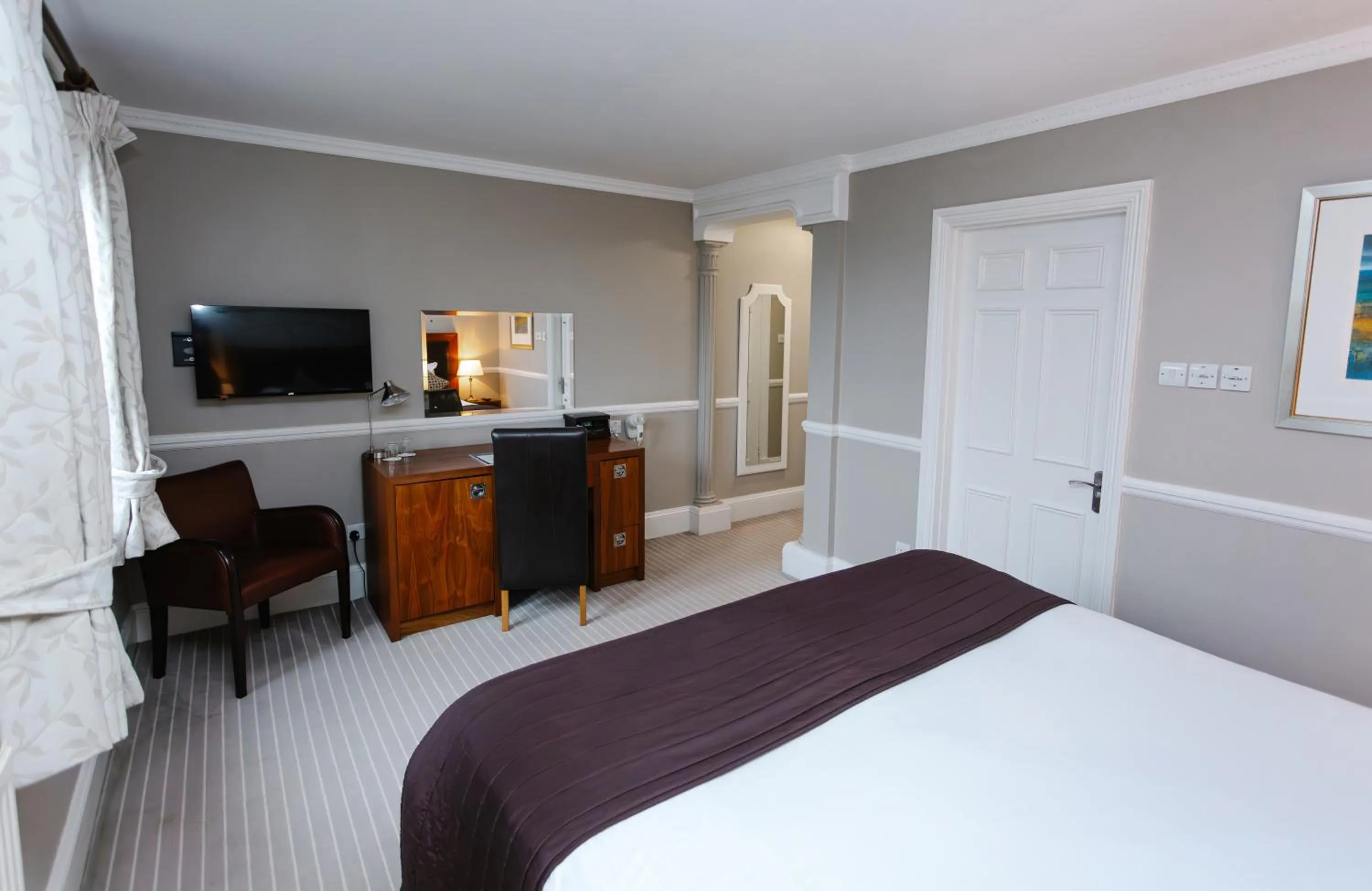 Bed in Hatton Court Hotel