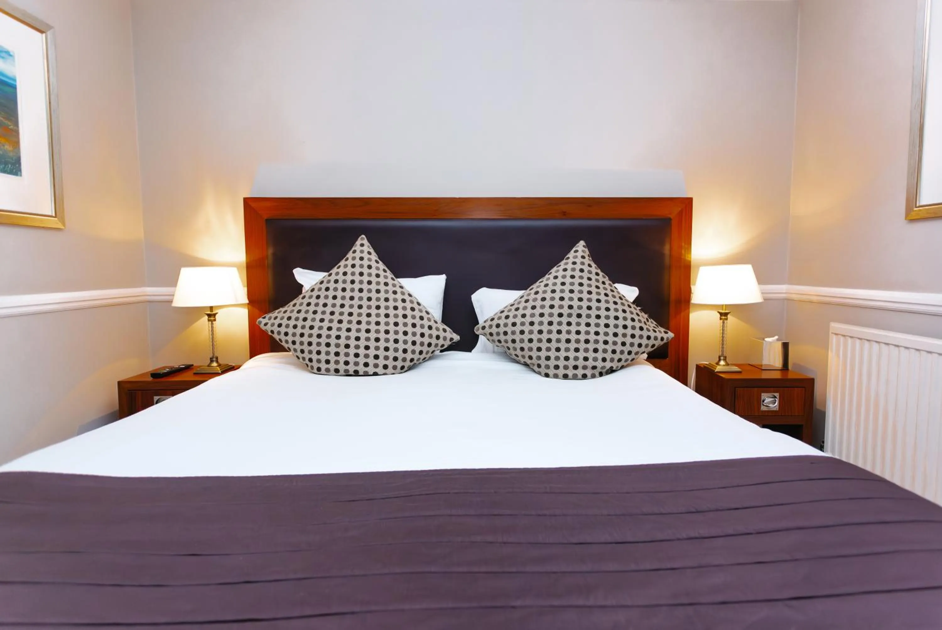 Bed in Hatton Court Hotel