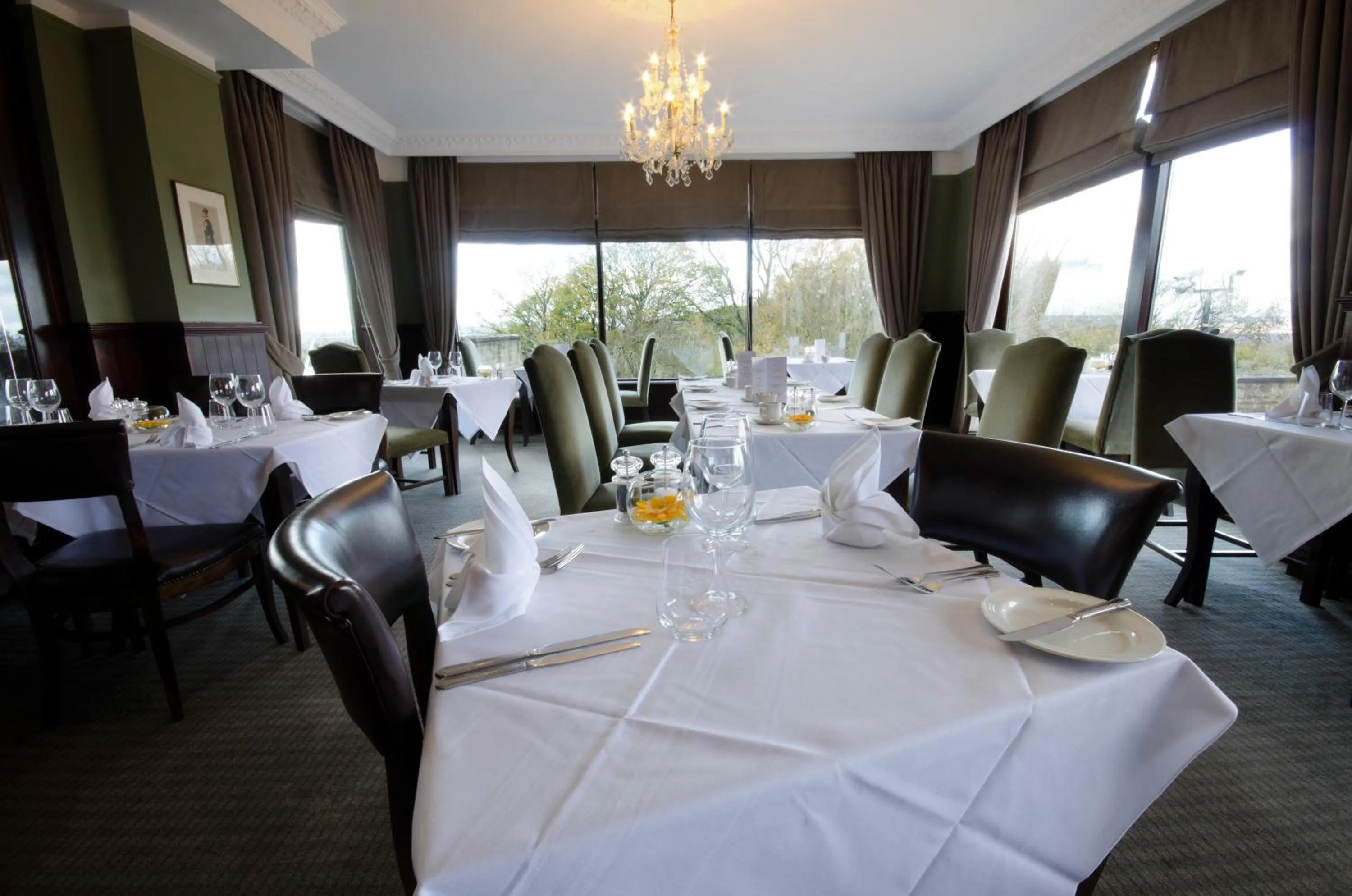 Restaurant/places to eat in Hatton Court Hotel