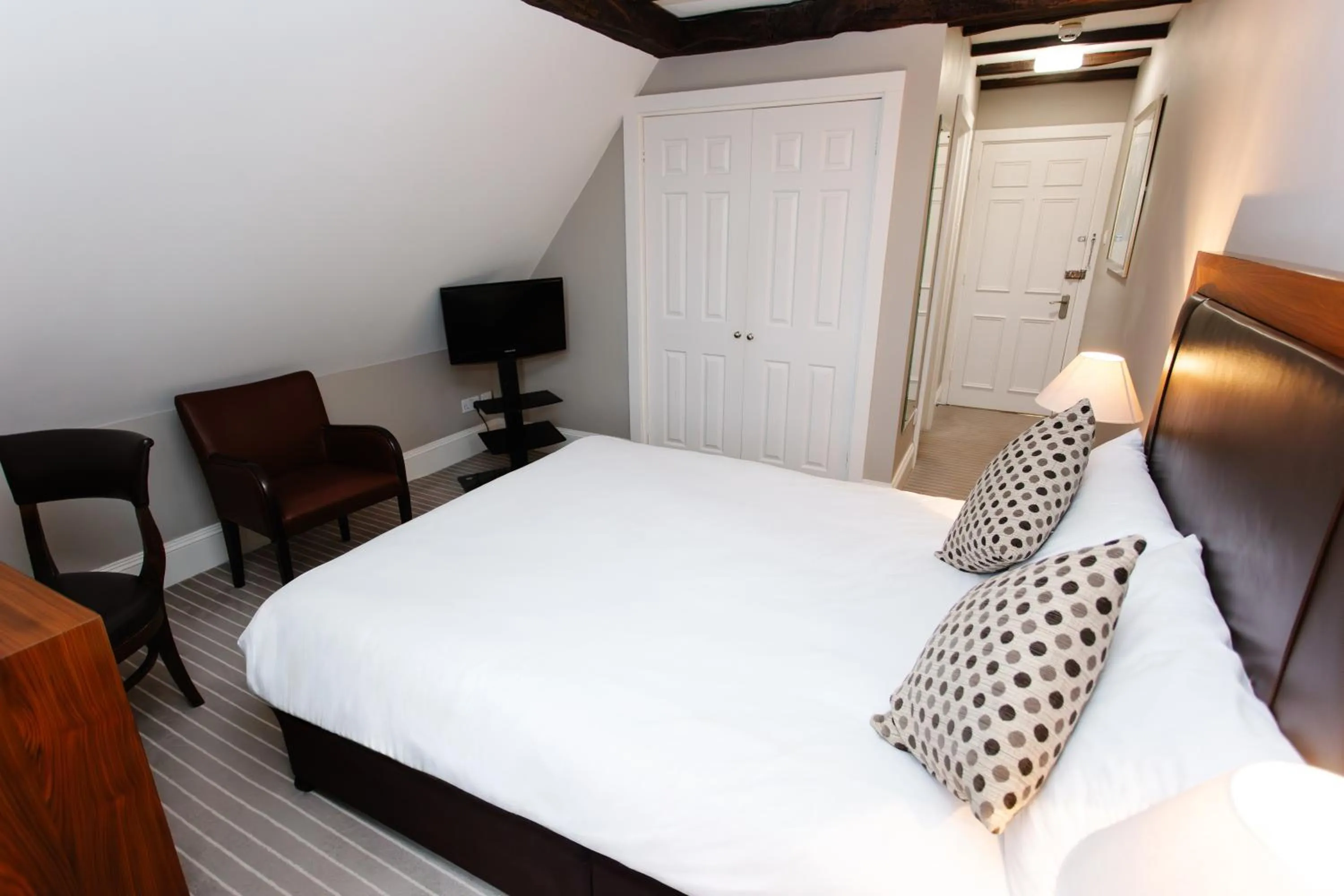 Bed in Hatton Court Hotel